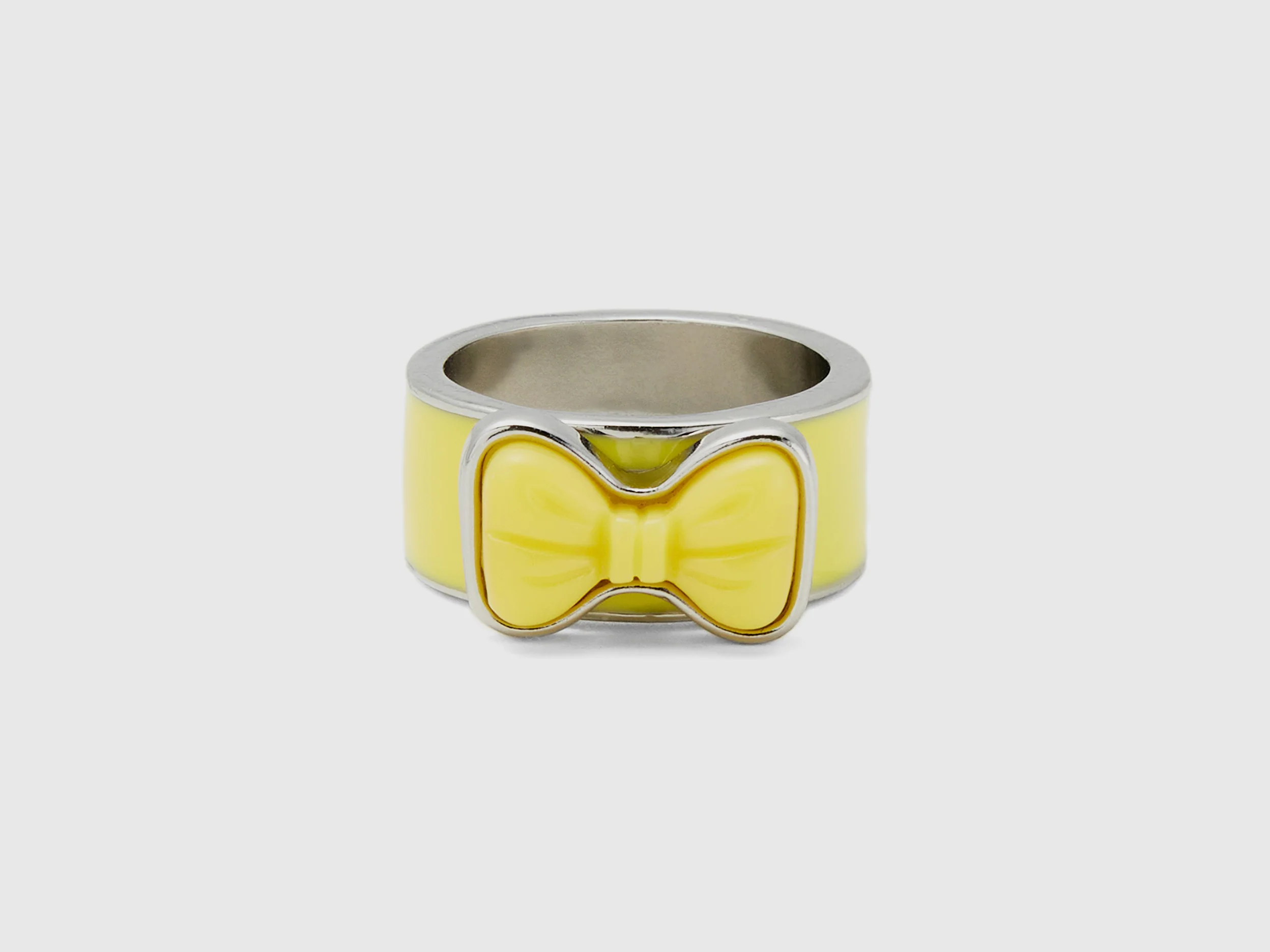 Anello a fascia con fiocco