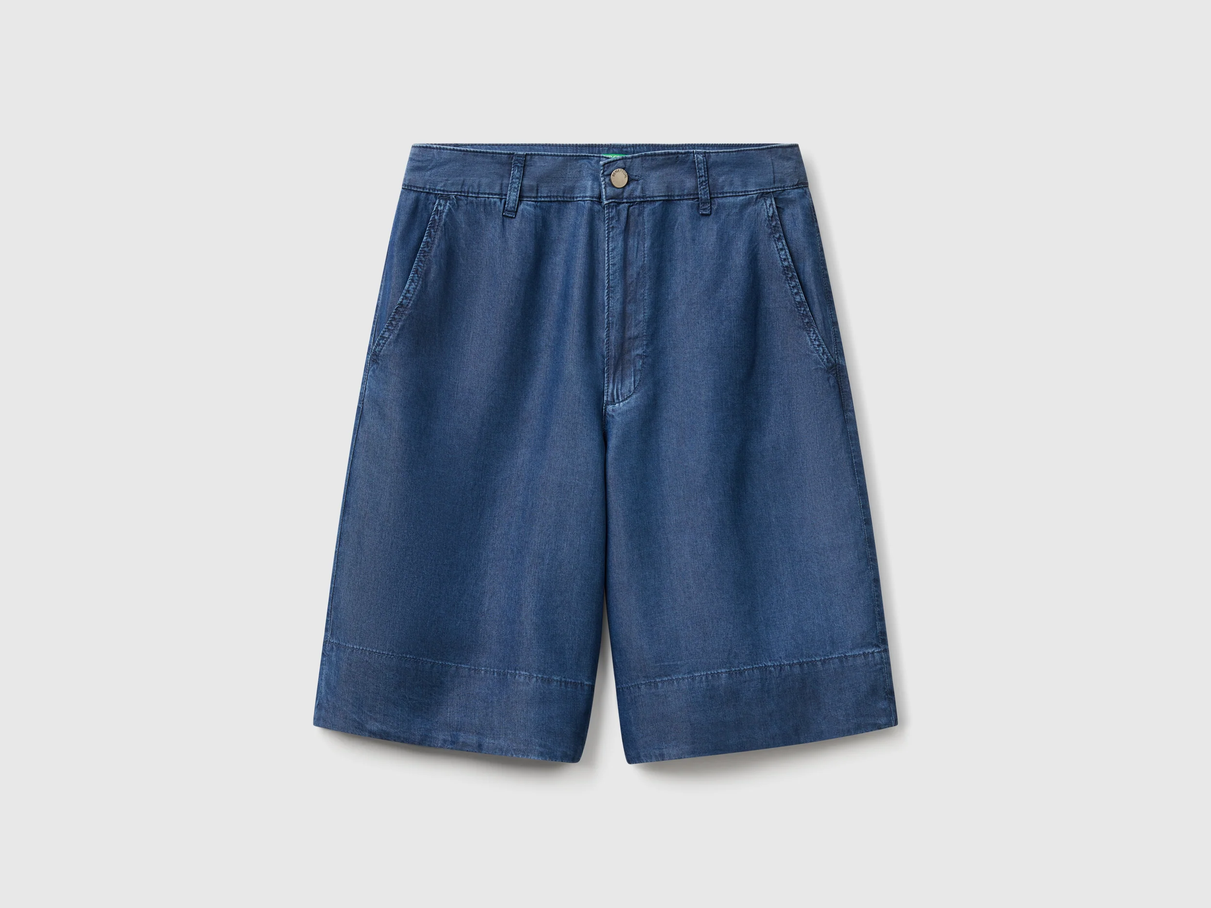 Bermuda in chambray