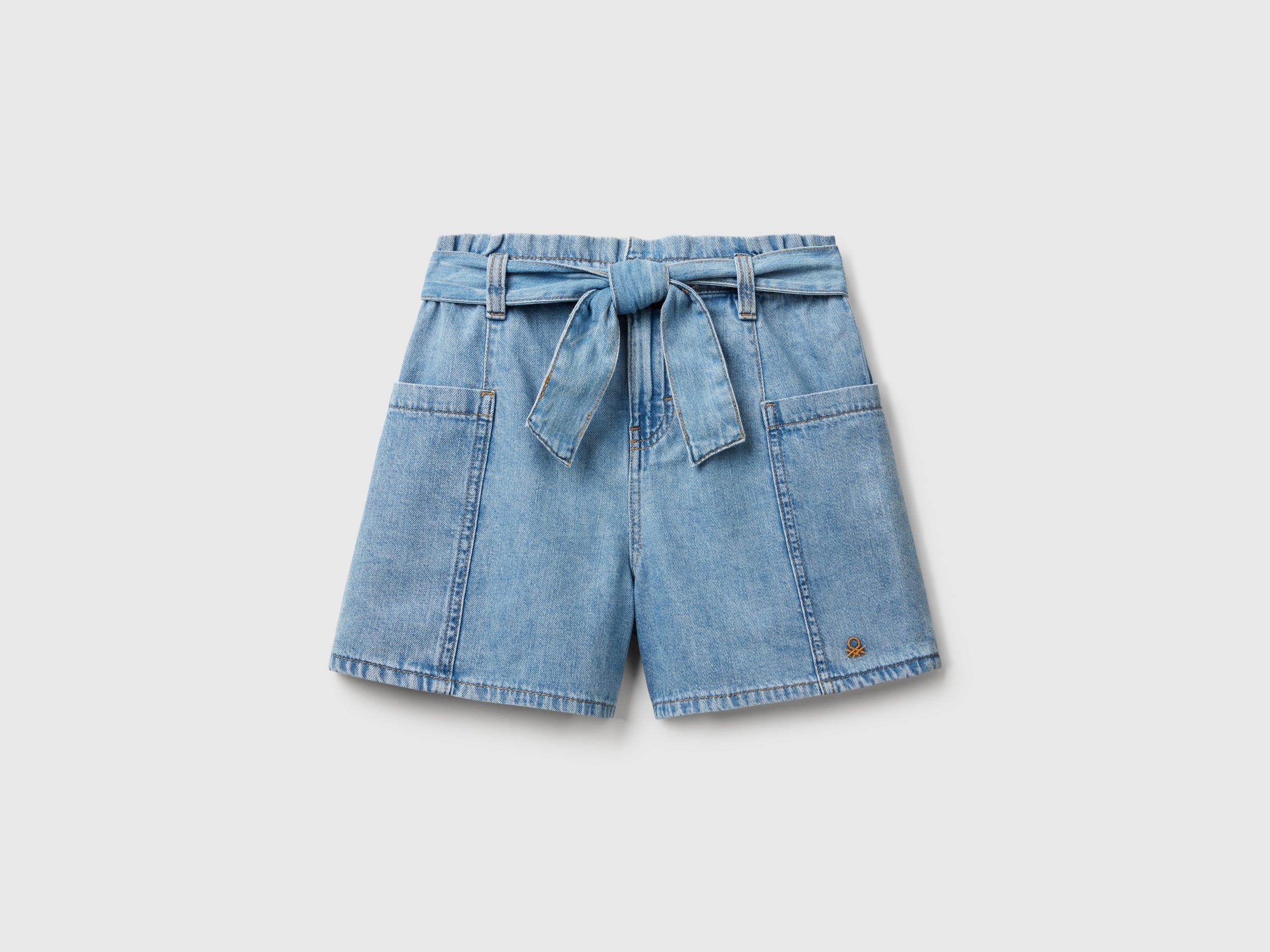 Bermuda paperbag di jeans leggero