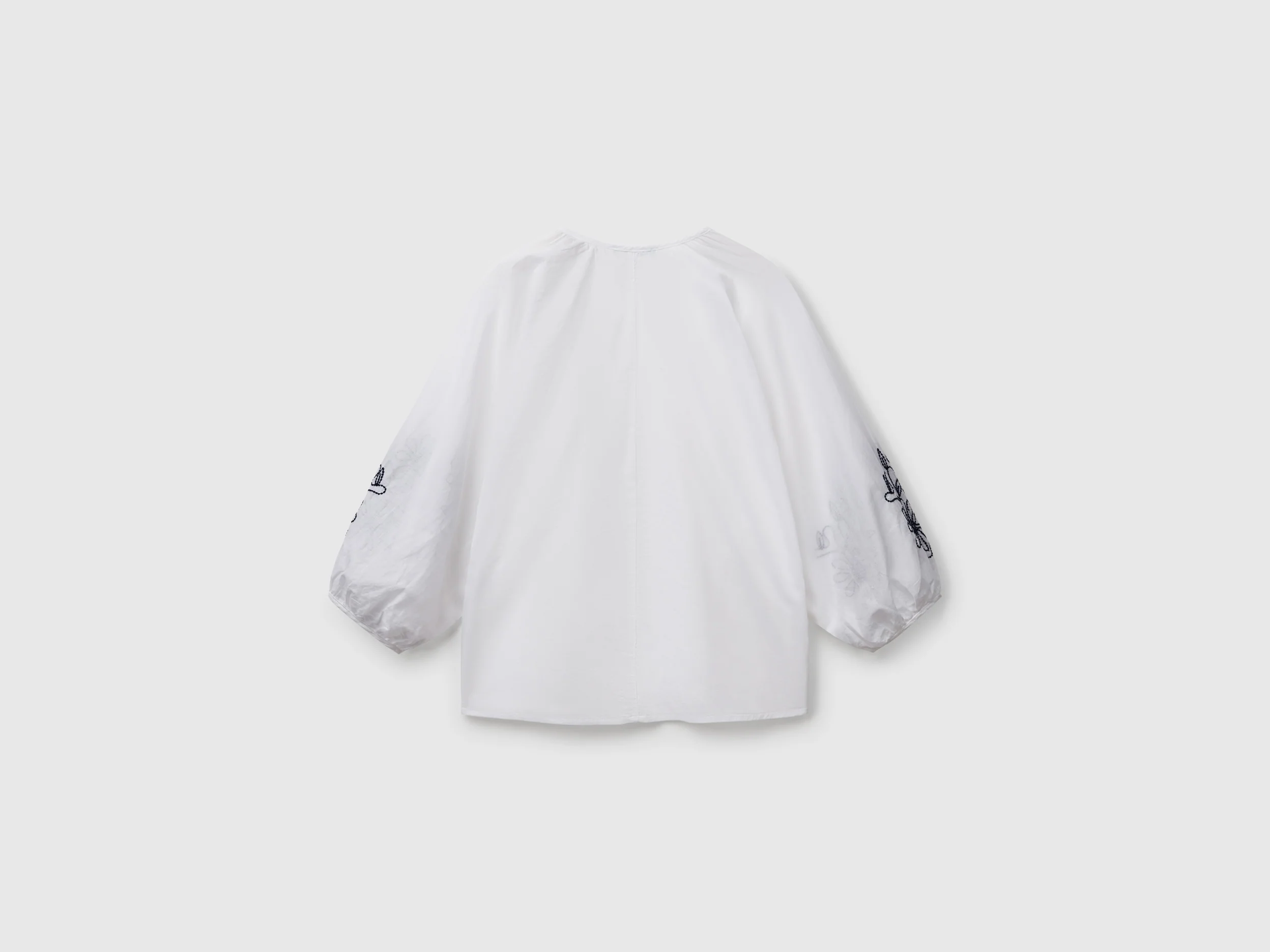 Blusa con ricami floreali - Image 2