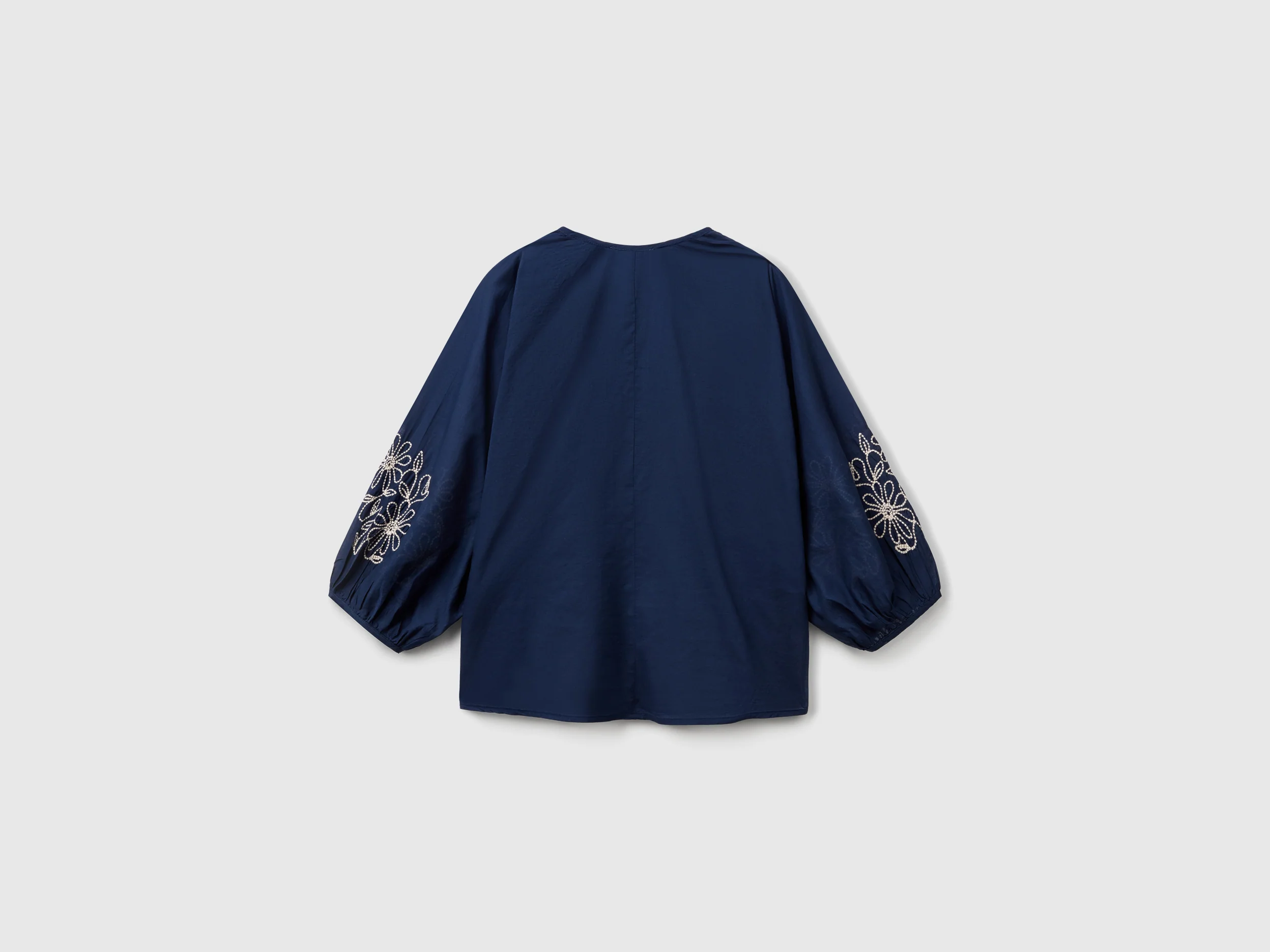 Blusa con ricami floreali - Image 2