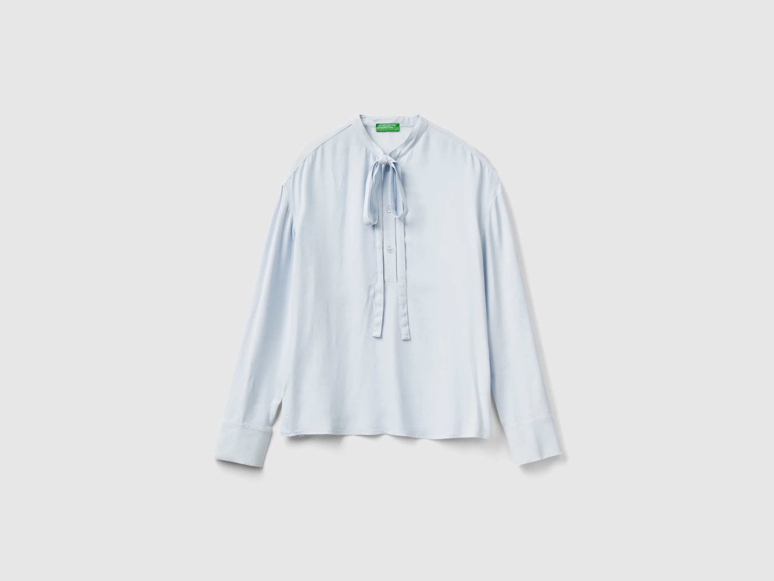 Blusa fluida con lacci