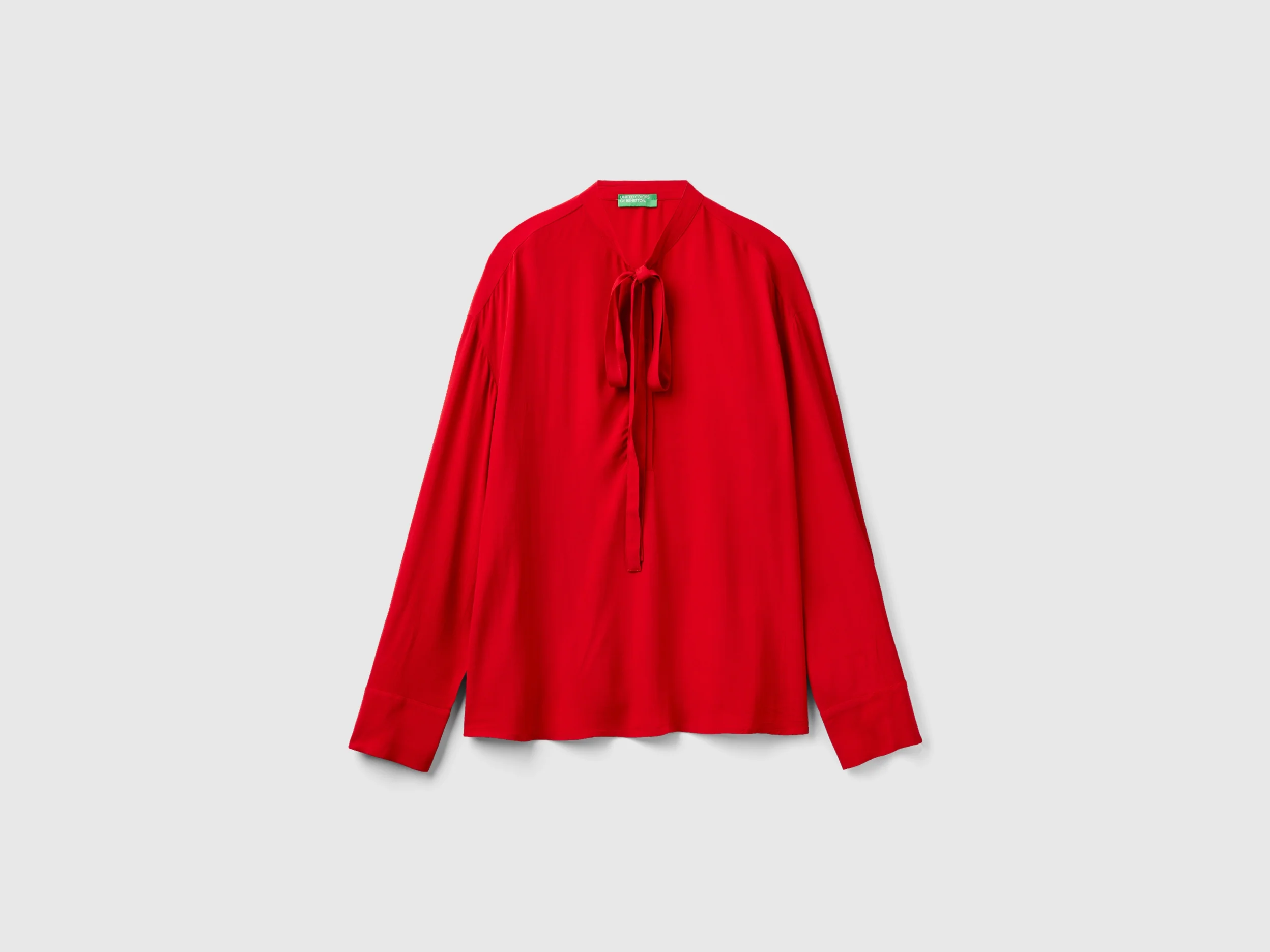 Blusa fluida con lacci