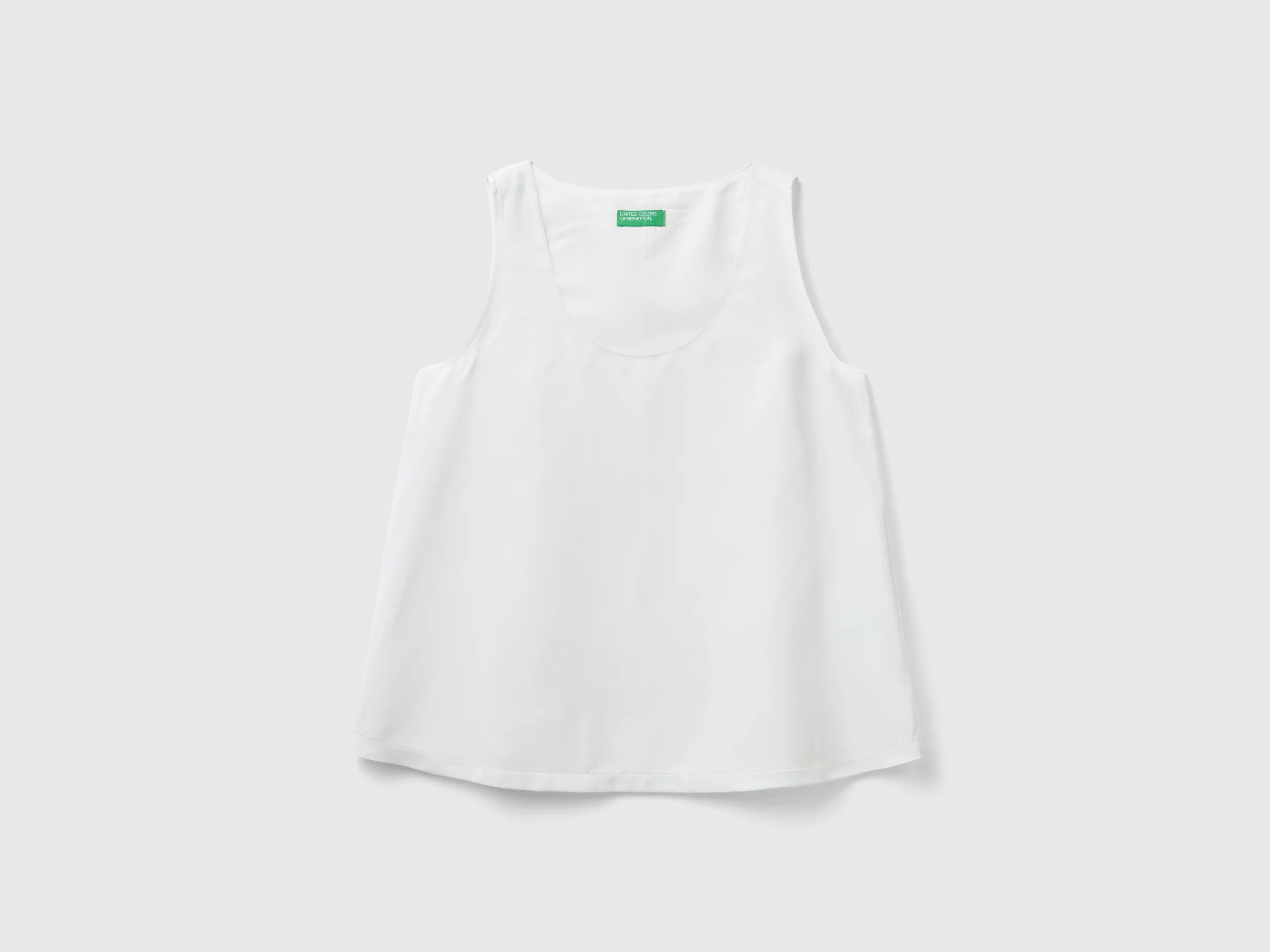 Blusa smanicata effetto satin