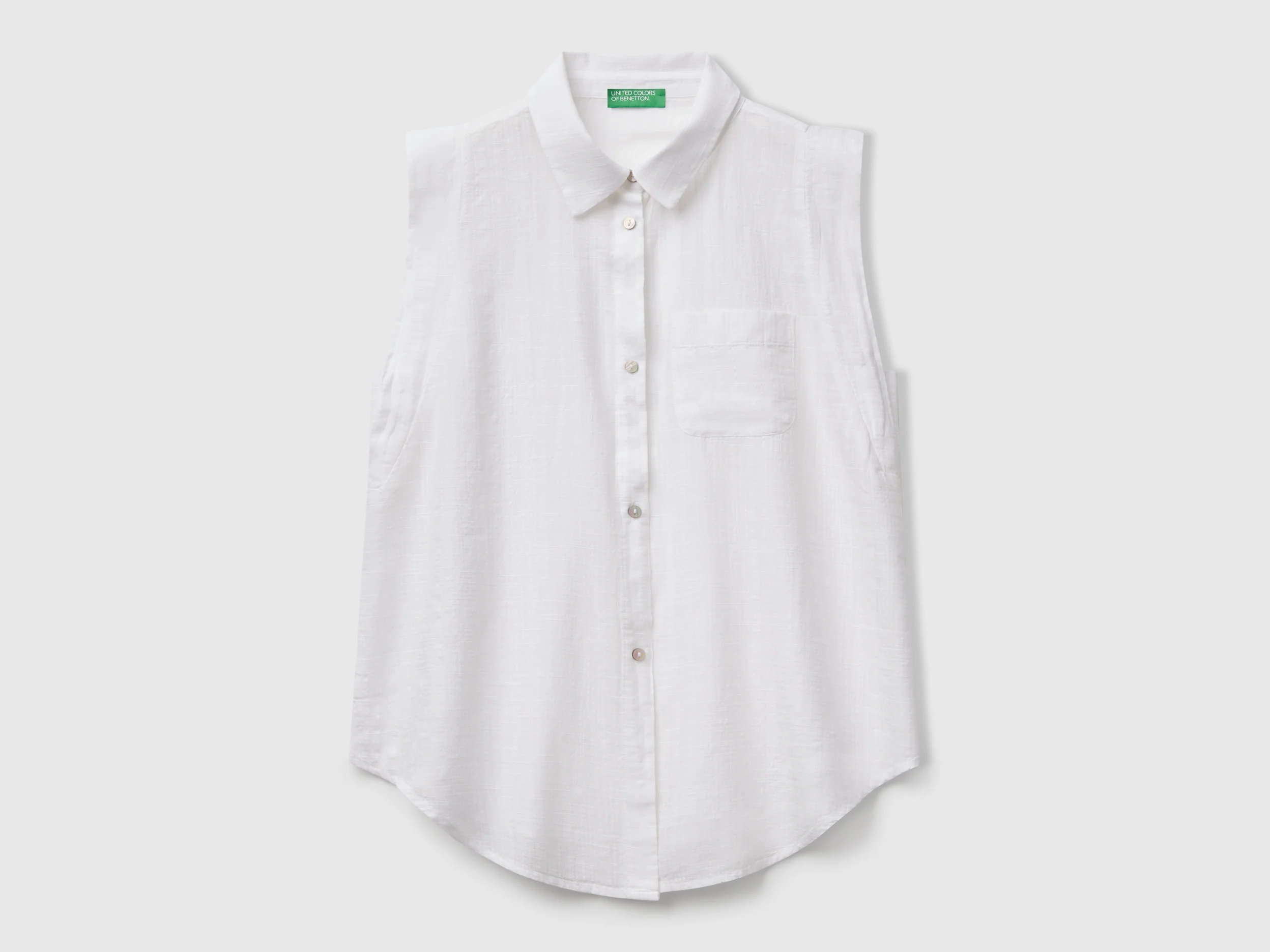 Camicia smanicata con nodo