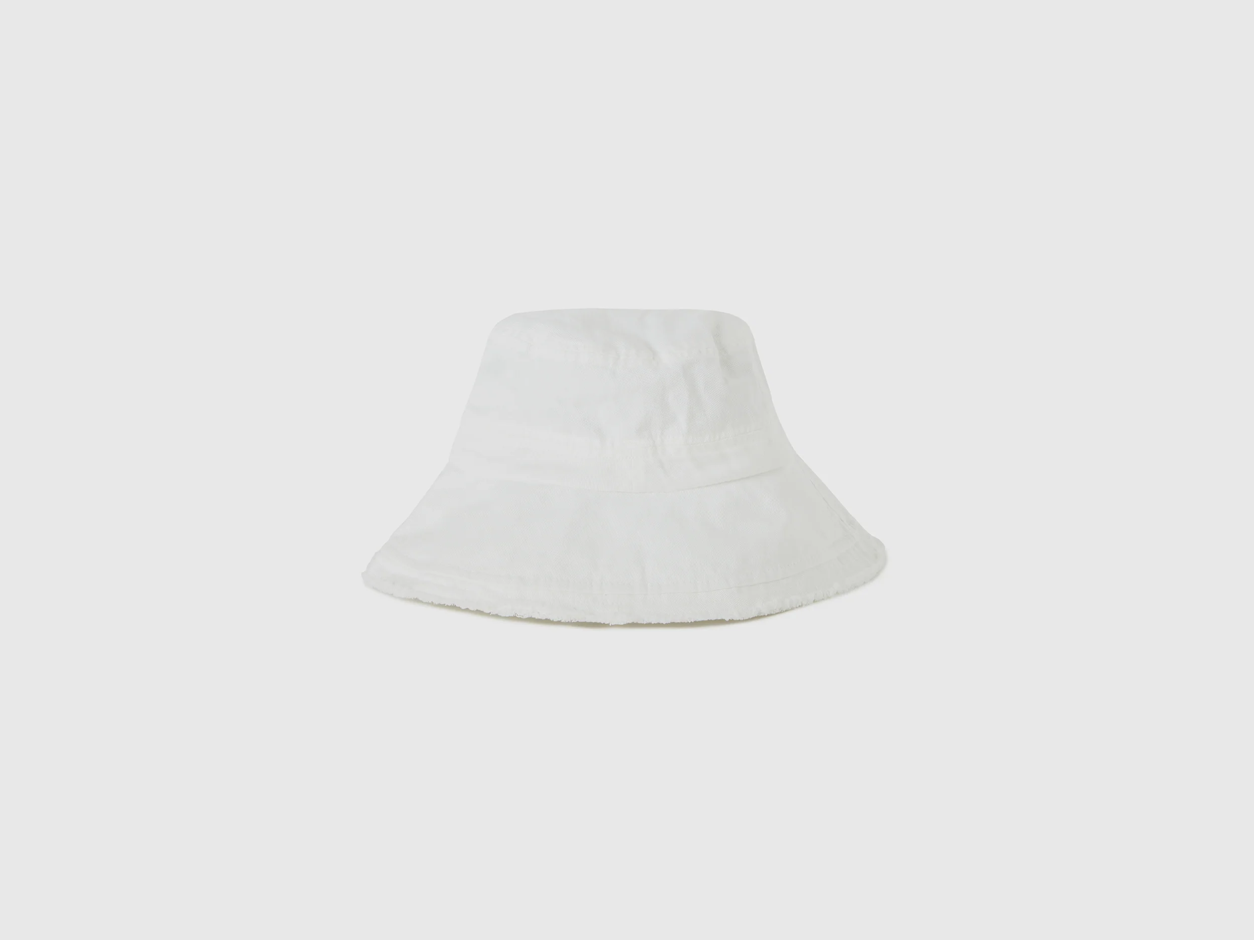 Cappello bianco stile pescatore - Image 2
