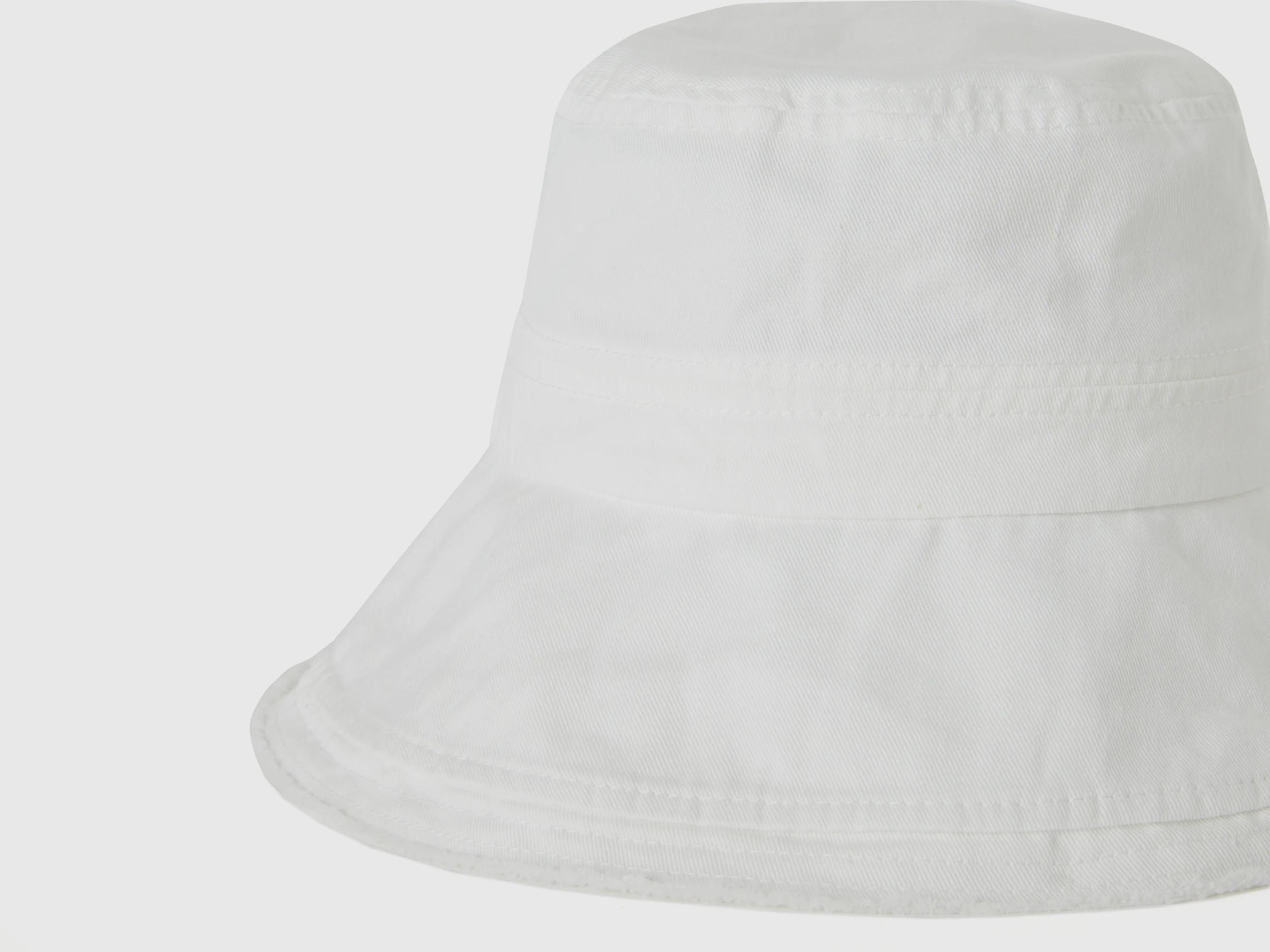Cappello bianco stile pescatore - Image 3