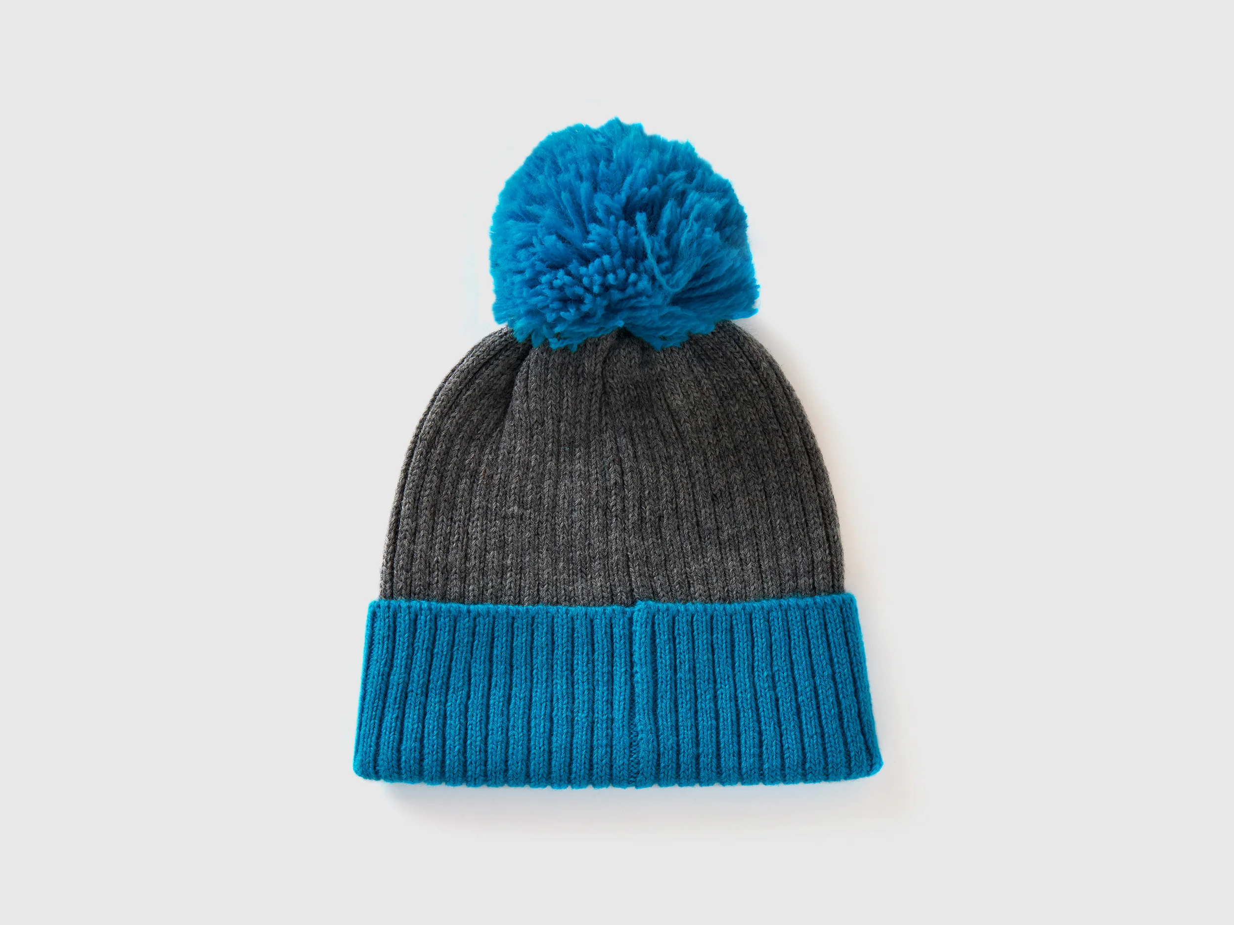 Cappello con dettagli azzurro fluo - Image 2