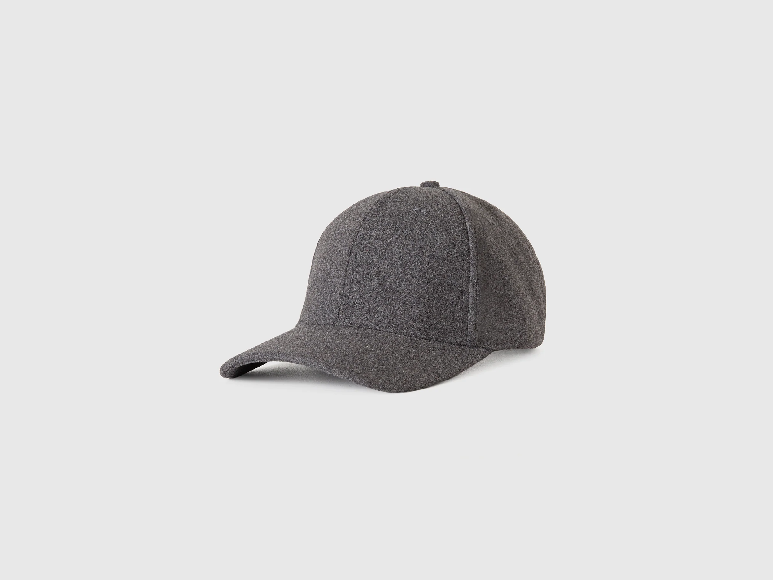 Cappello con visiera in panno