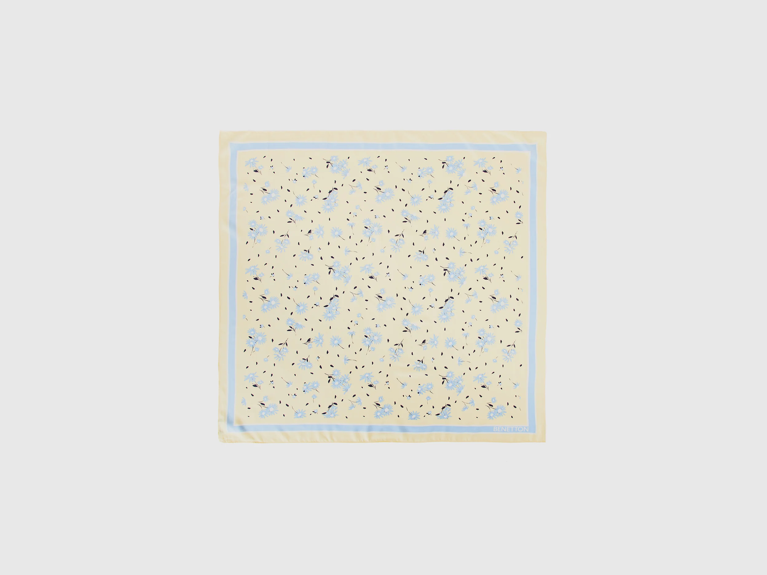 Foulard fantasia in tessuto riciclato