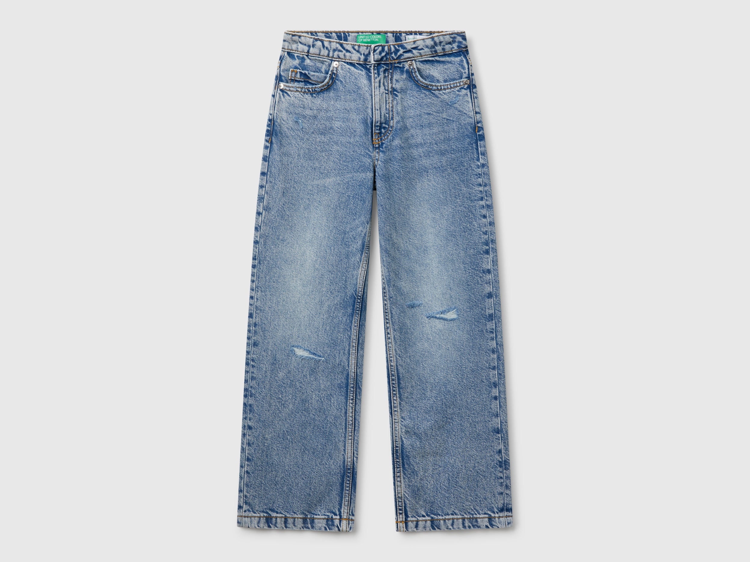 Jeans straight con rotture
