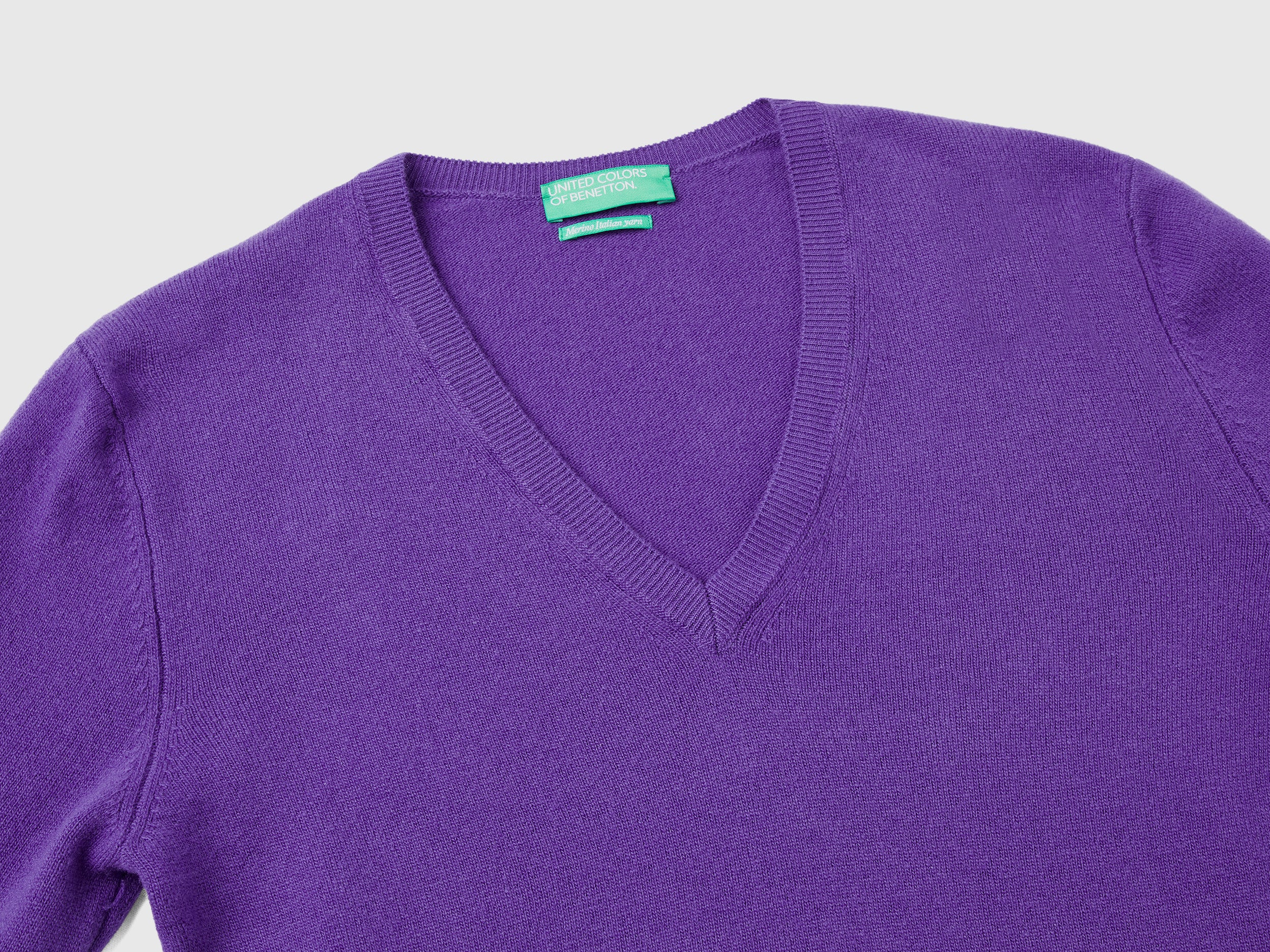 Maglia con scollo a V in pura lana Merino - Image 3