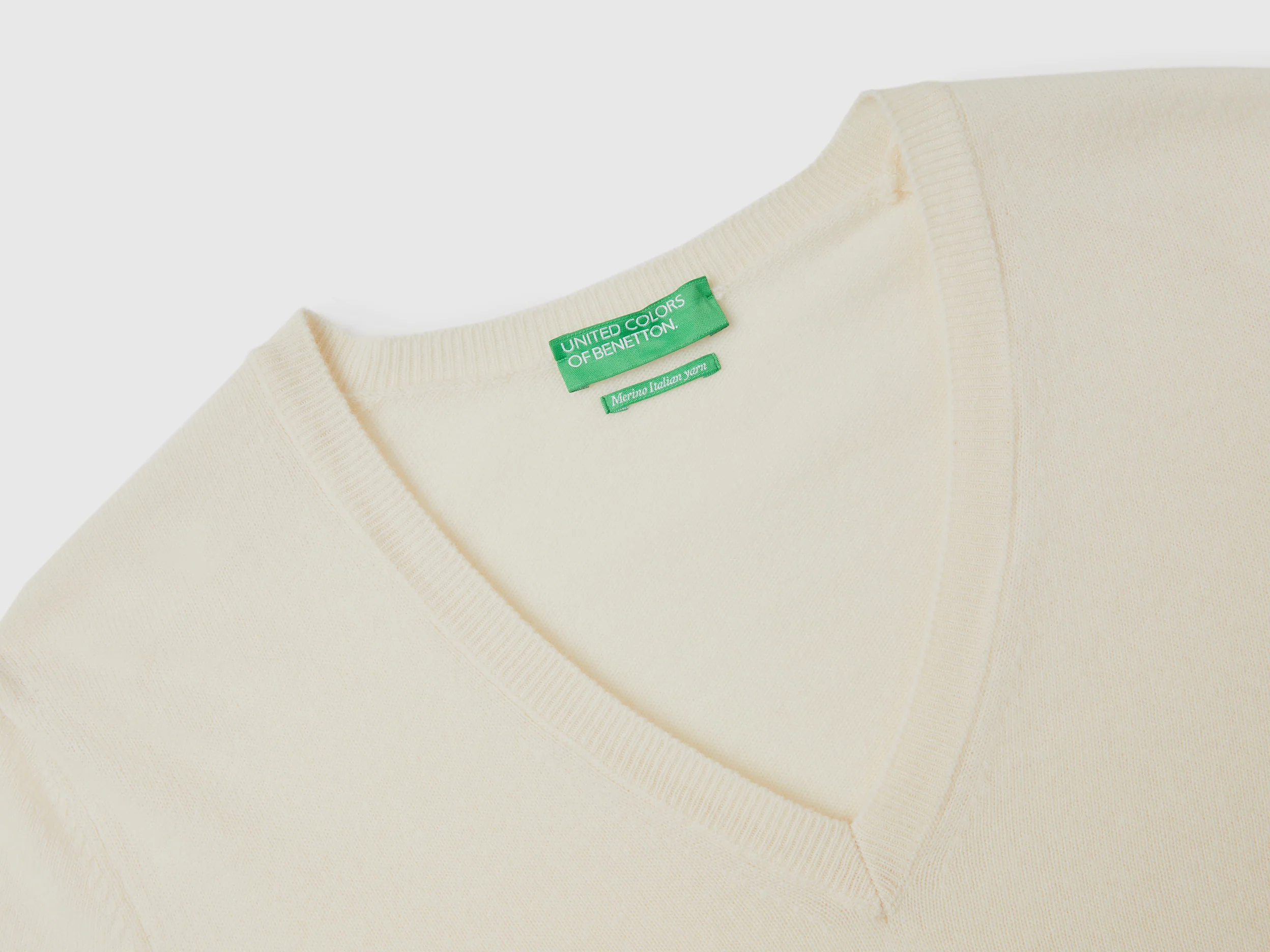 Maglia con scollo a V panna in pura lana Merino - Image 3