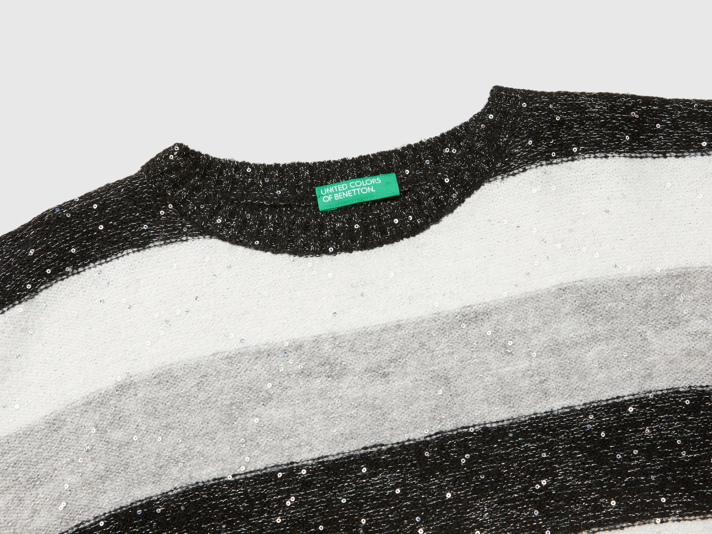 Maglia con tessuto riciclato e paillettes - Image 3