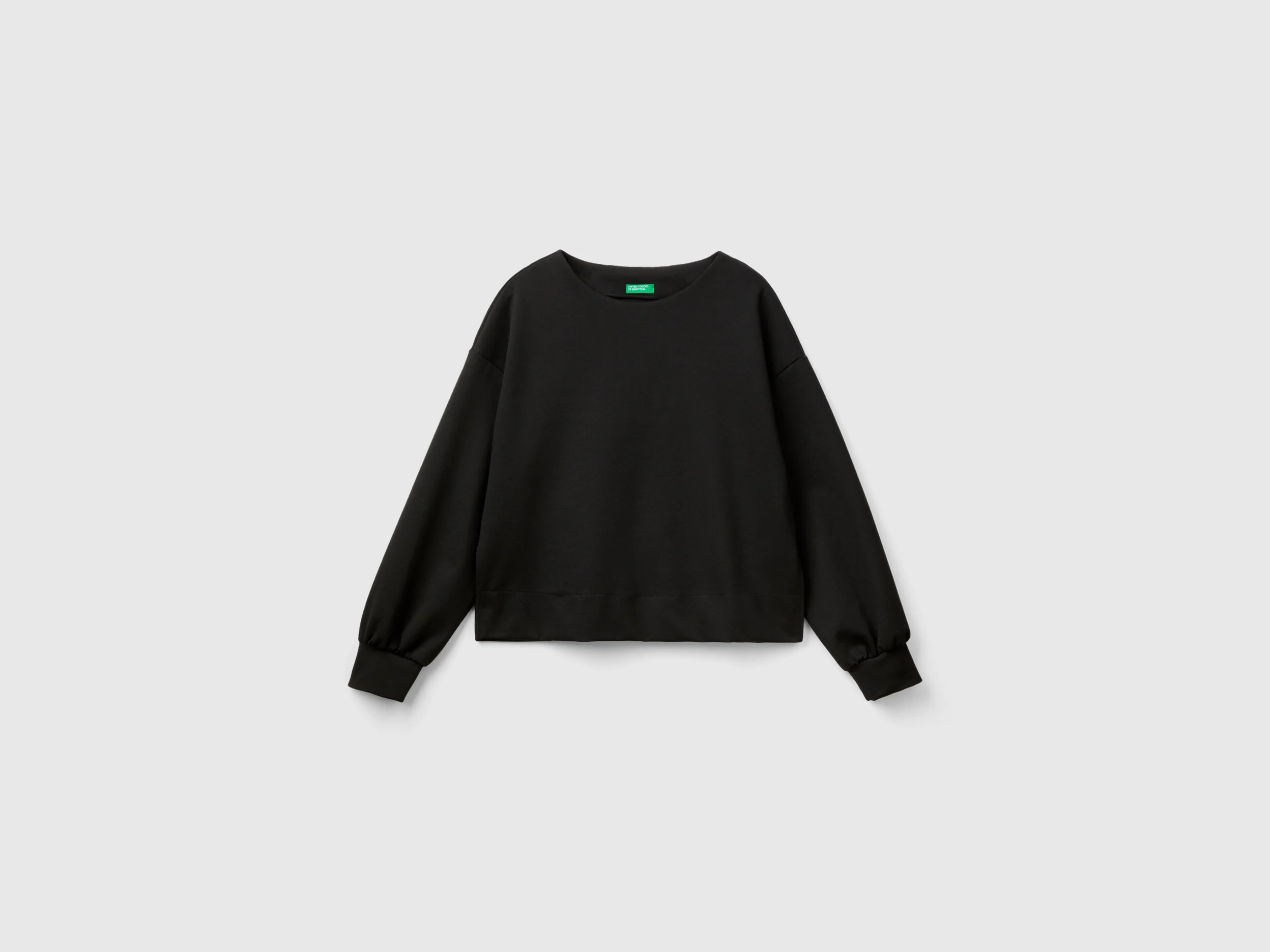 Maglia fluida con scollo a barchetta