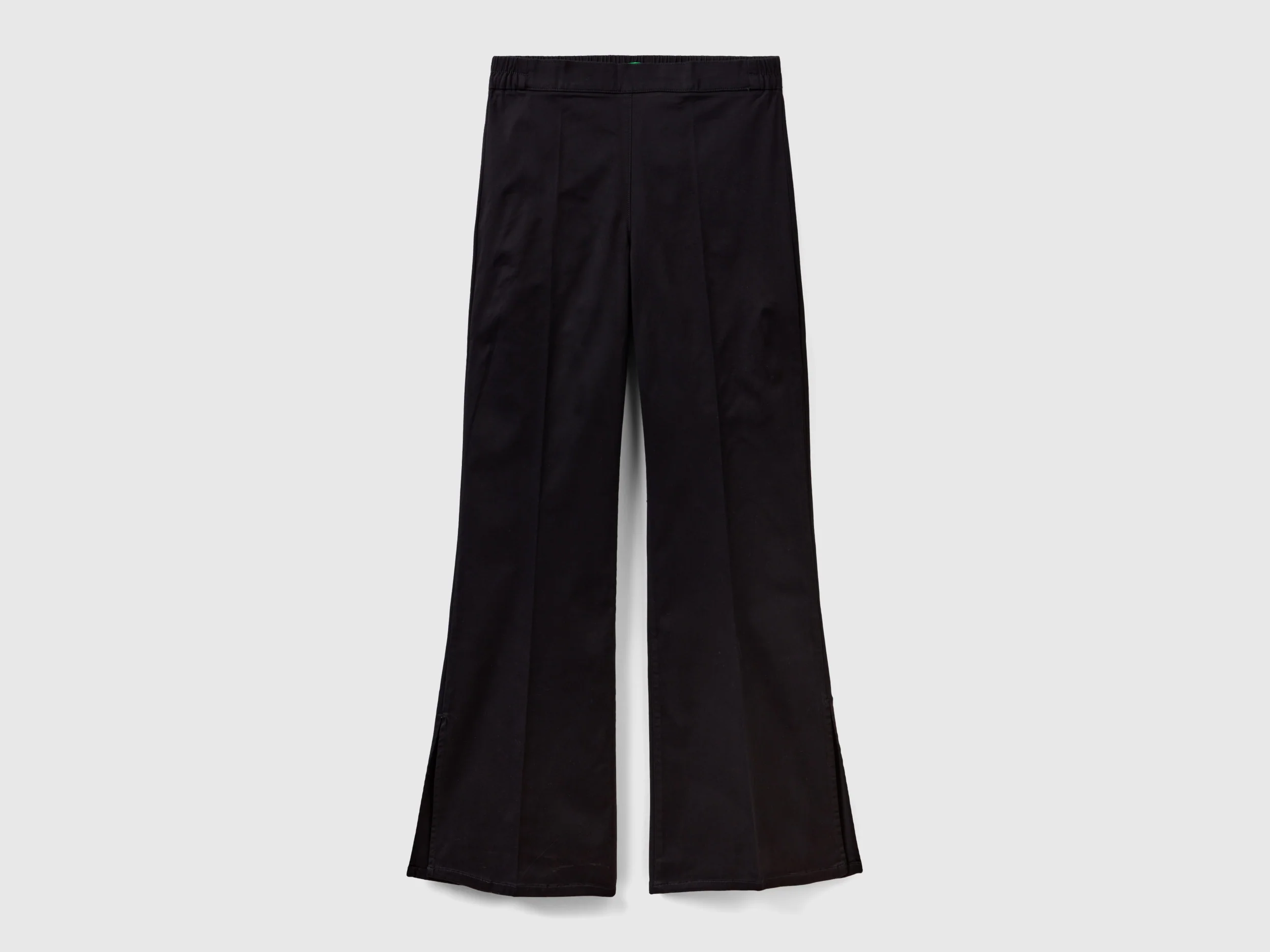 Pantaloni a zampa con spacchi