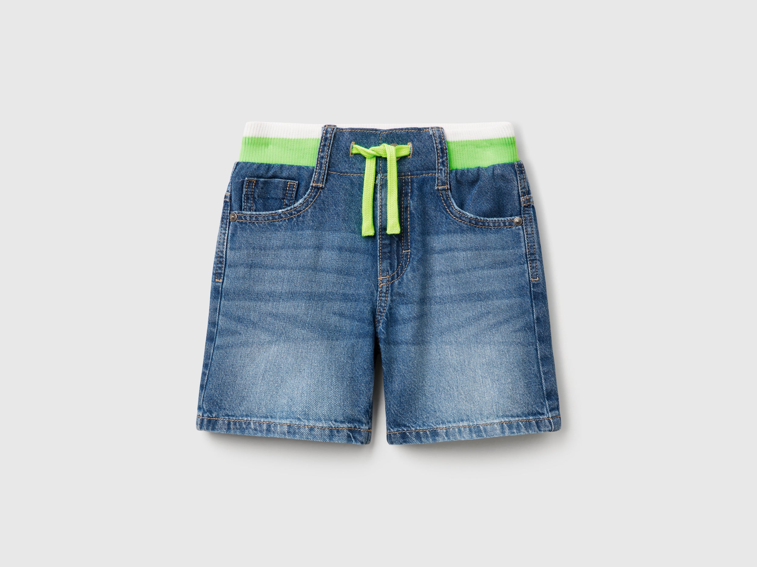 Pantaloni corti di jeans straight