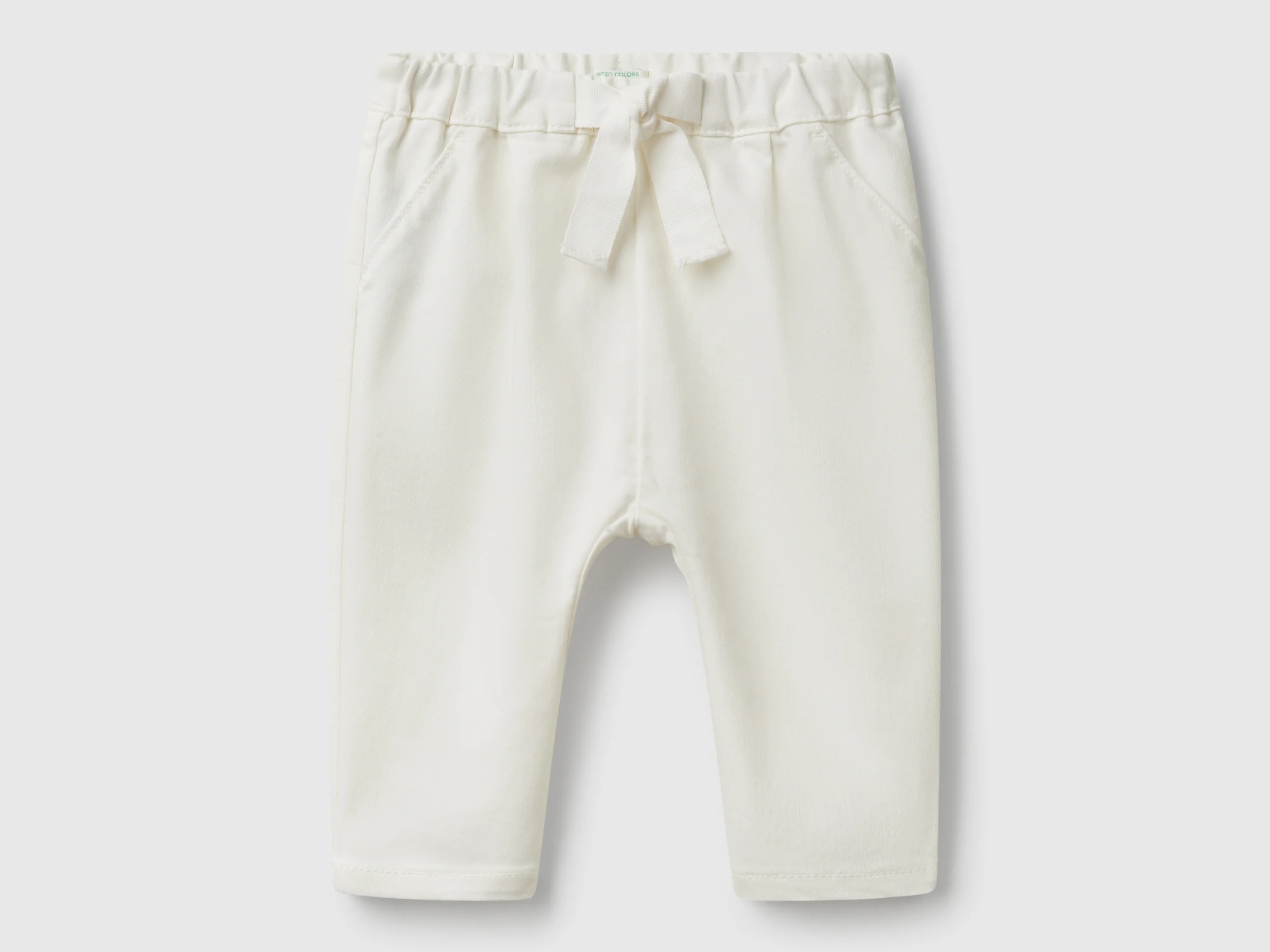 Pantaloni stretch con coulisse