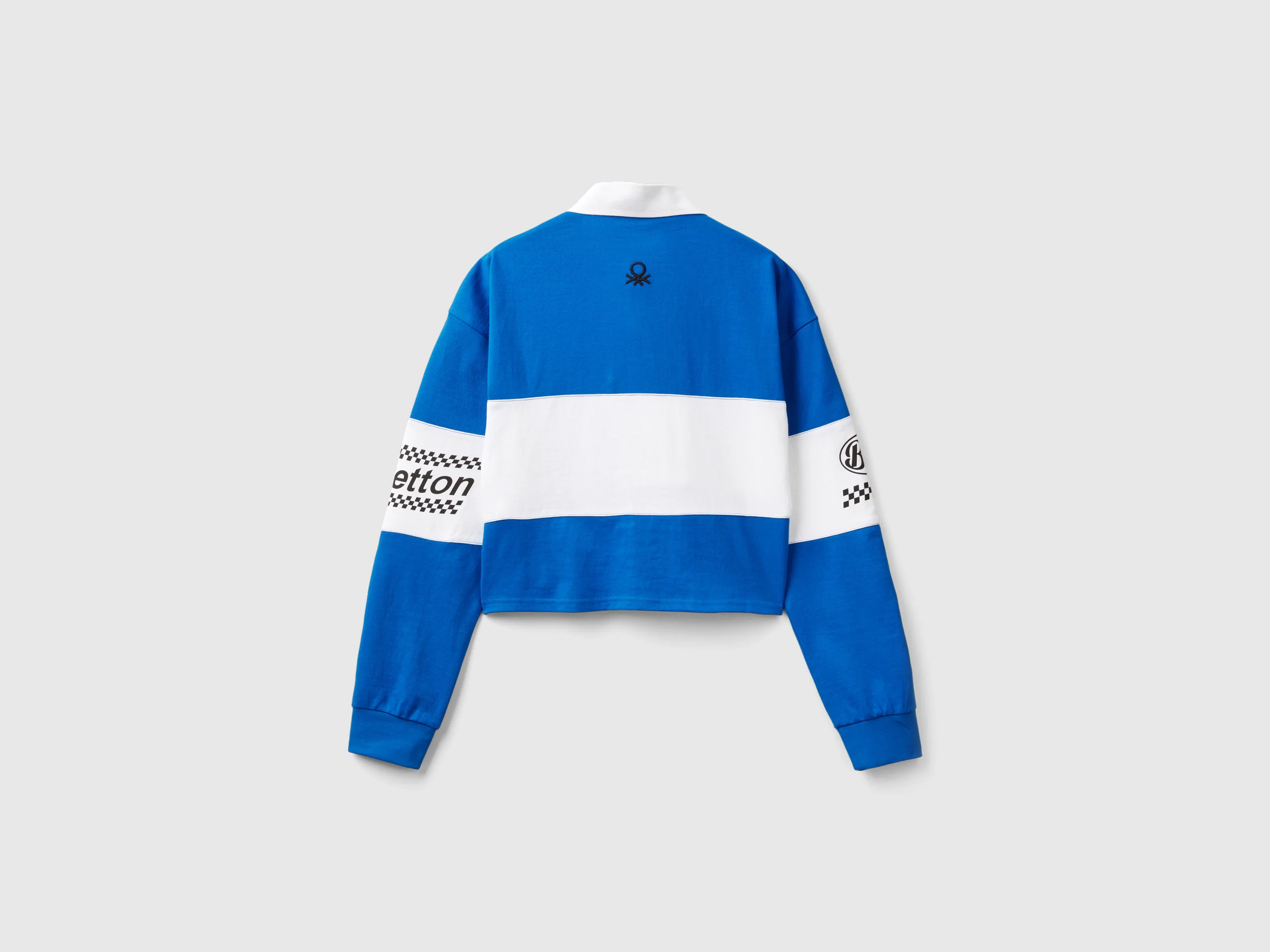 Polo cropped con patch e stampe - Image 2