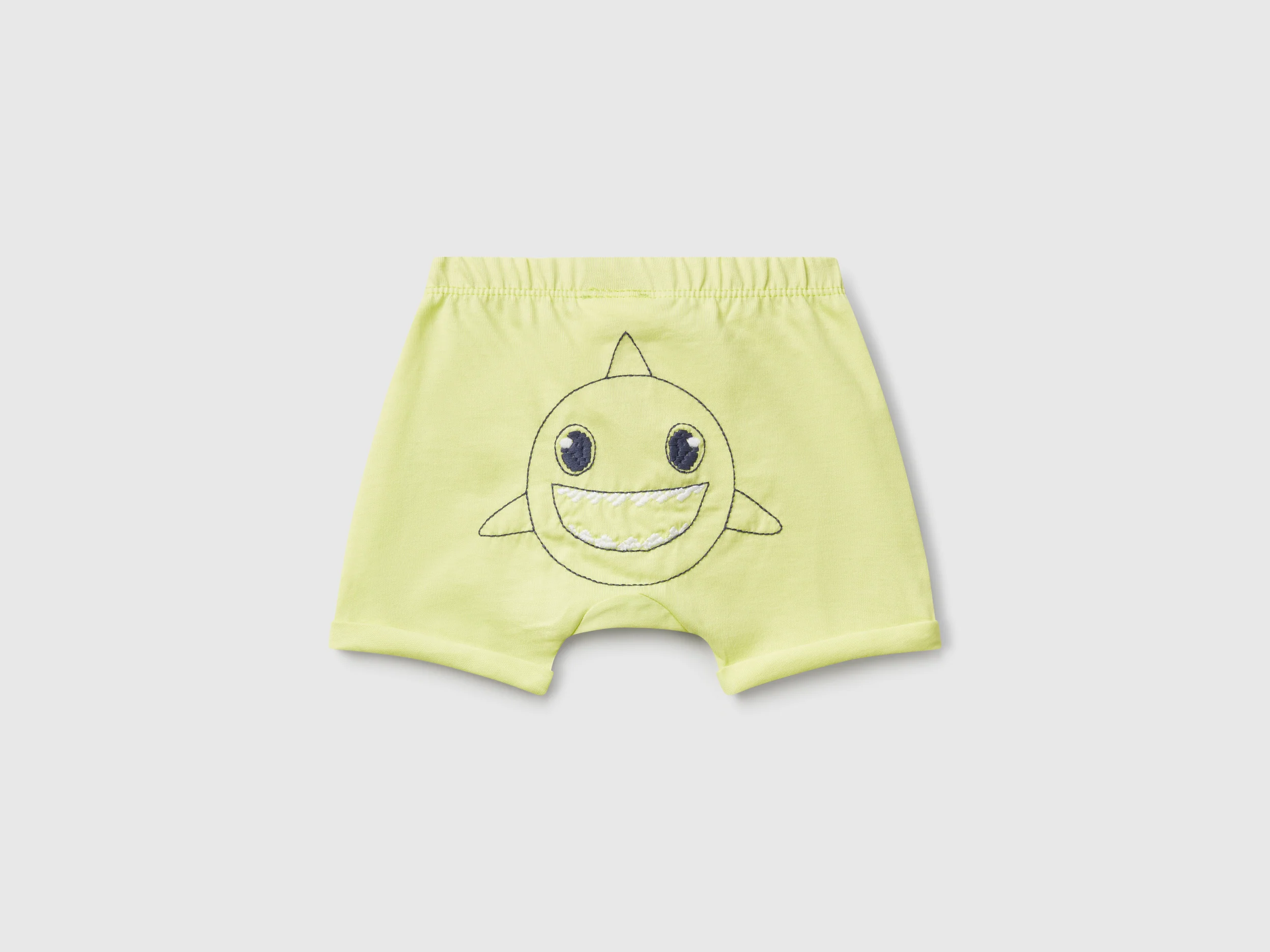 Shorts con patch sul retro - Image 2