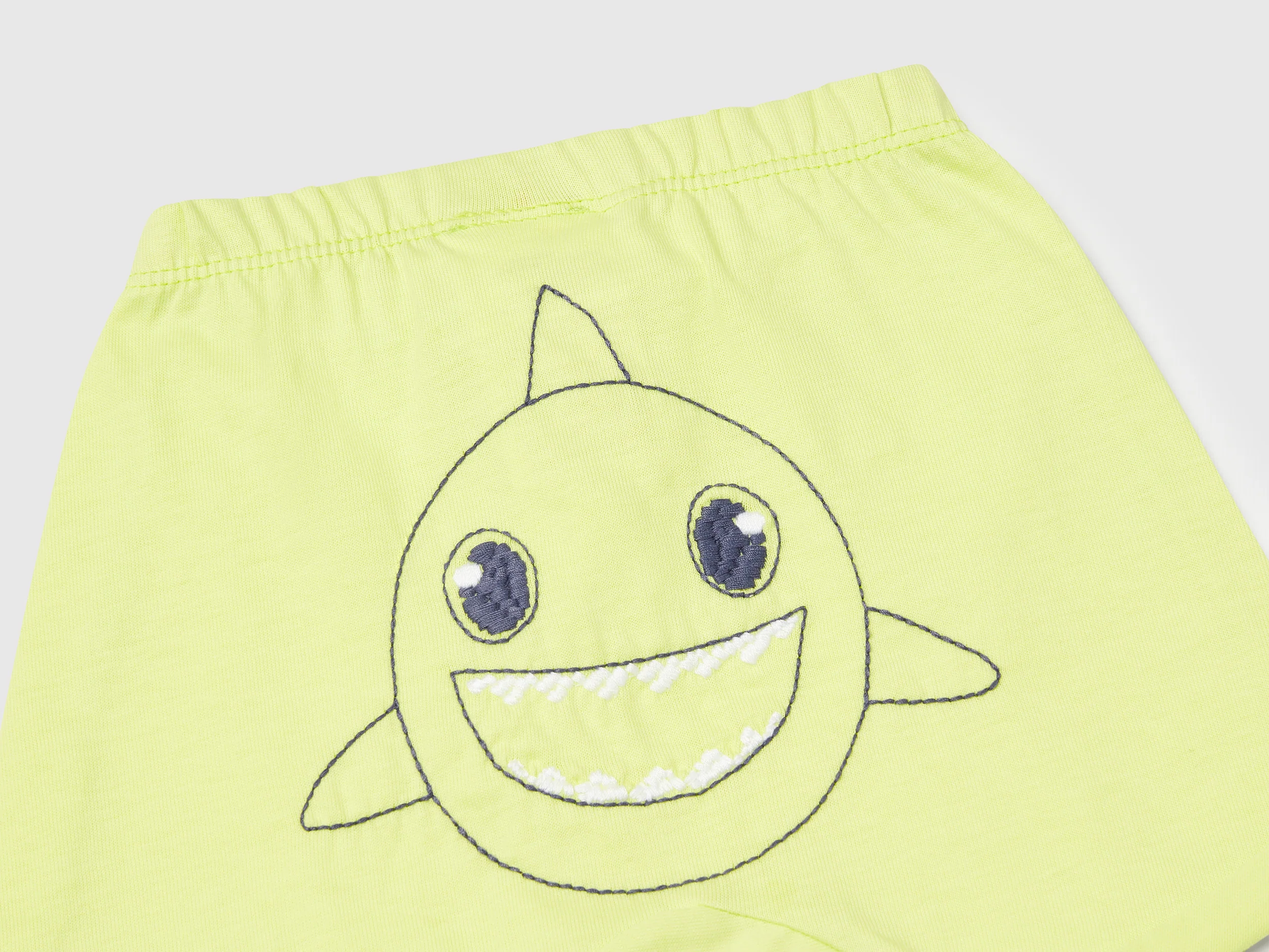 Shorts con patch sul retro - Image 3