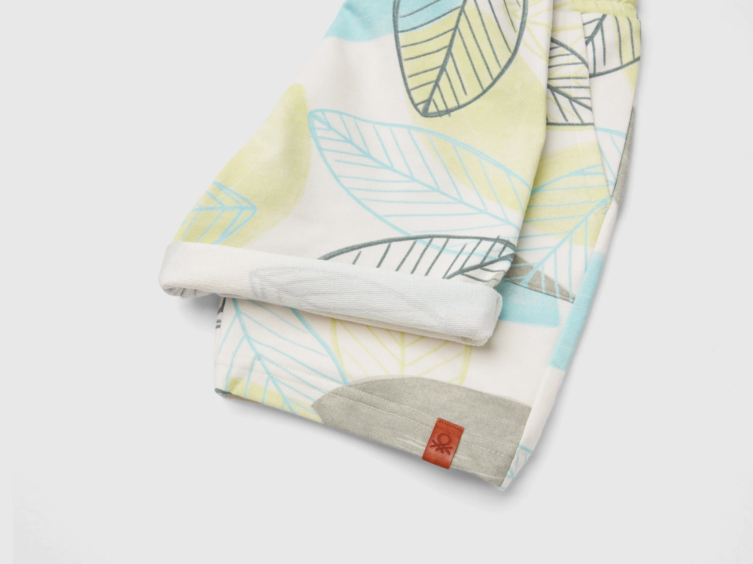Shorts con stampa foglie - Image 2