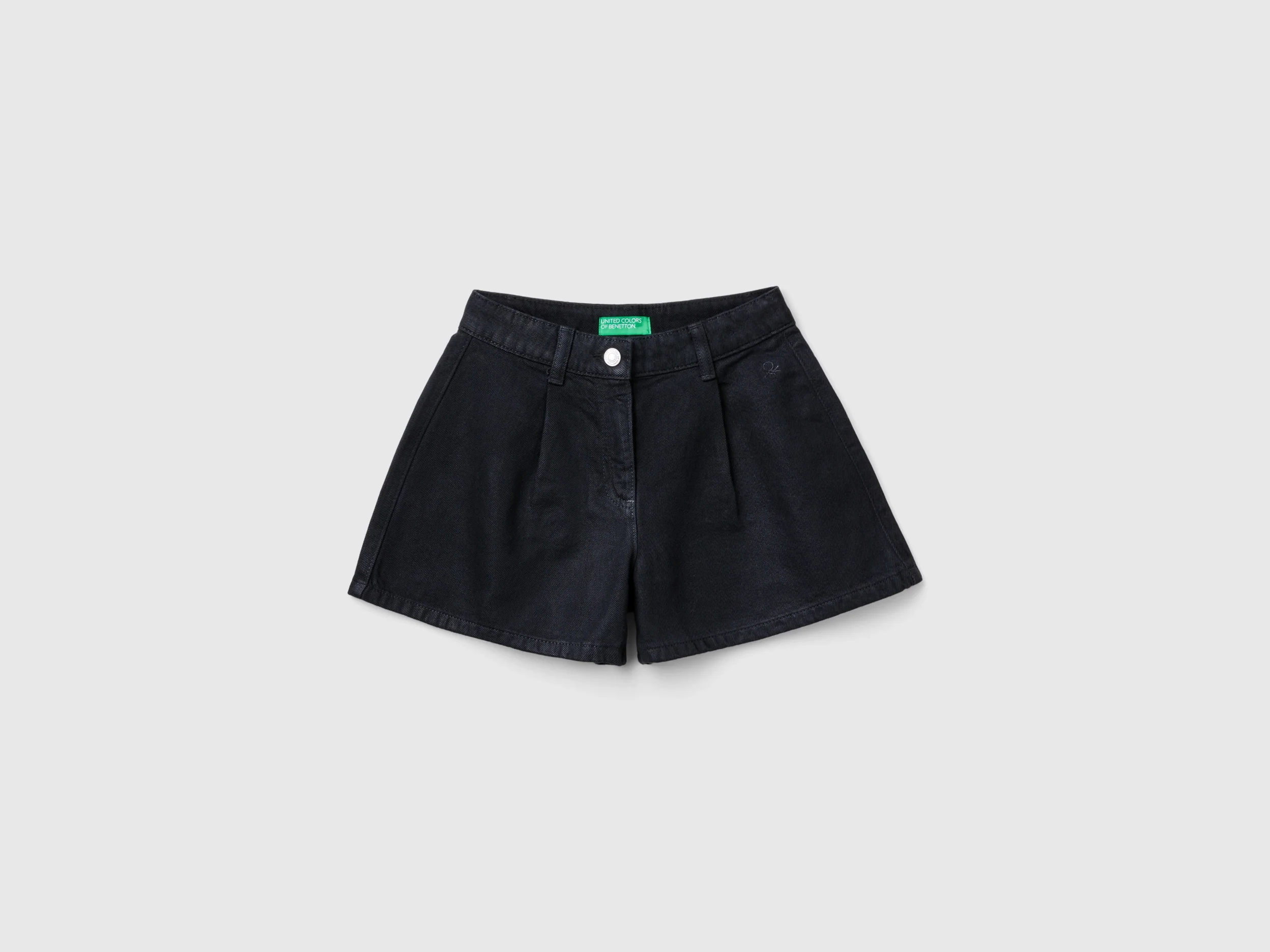 Shorts in jeans spalmato