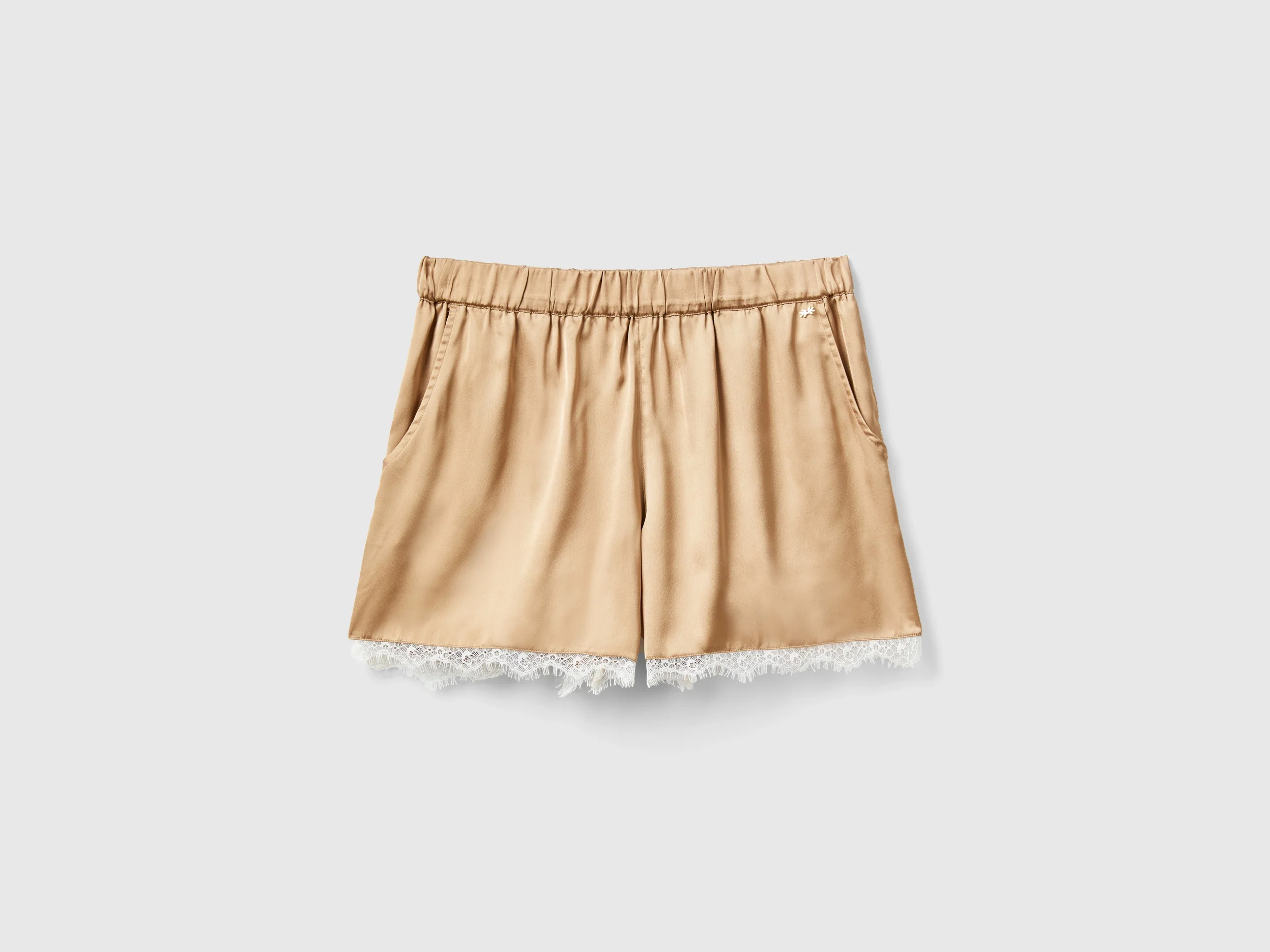 Shorts in satin