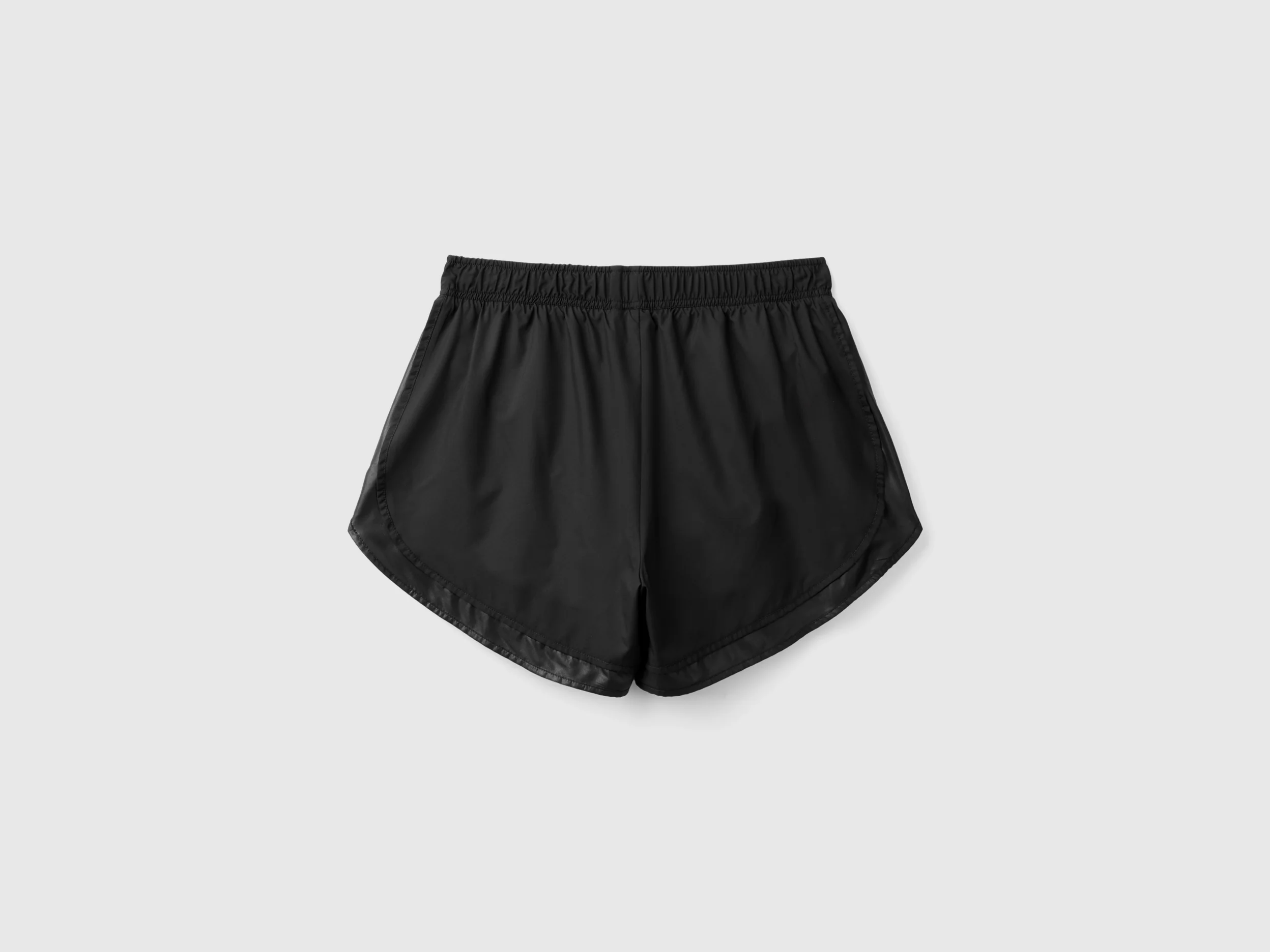 Shorts sportivi con tessuto riciclato - Image 2