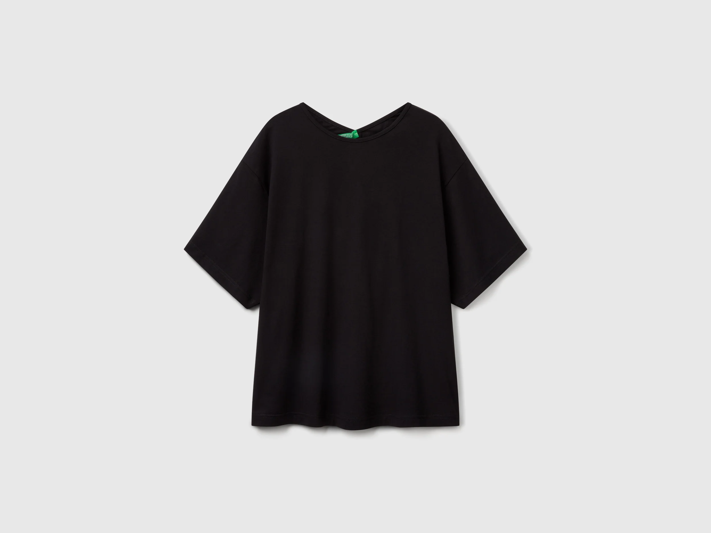 T-shirt con incrocio sul retro