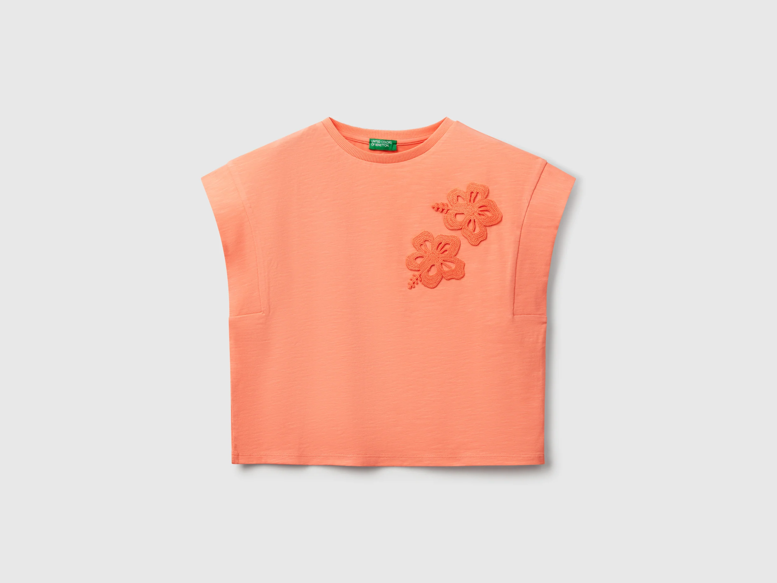 T-shirt con patch macramè