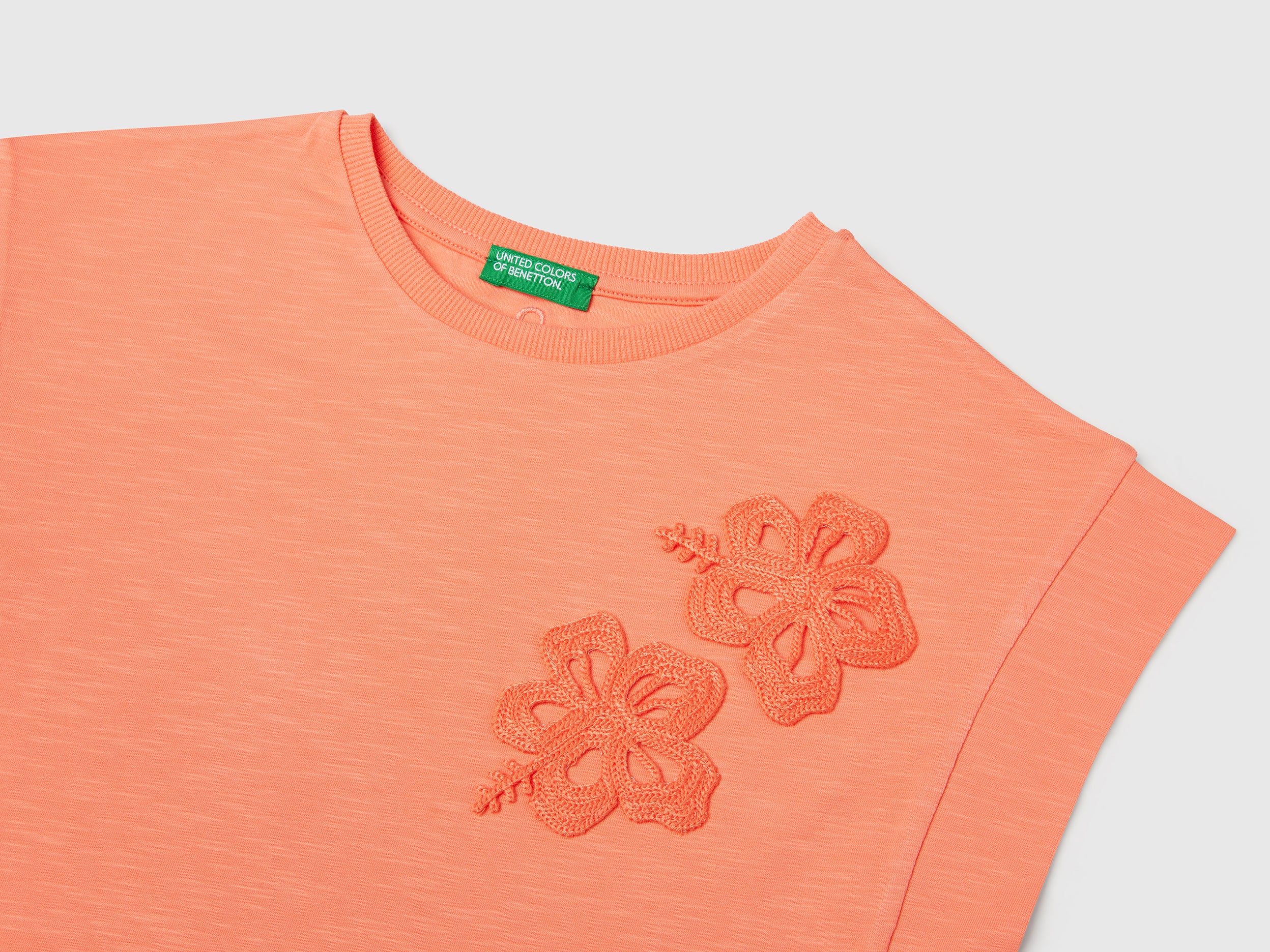 T-shirt con patch macramè - Image 3