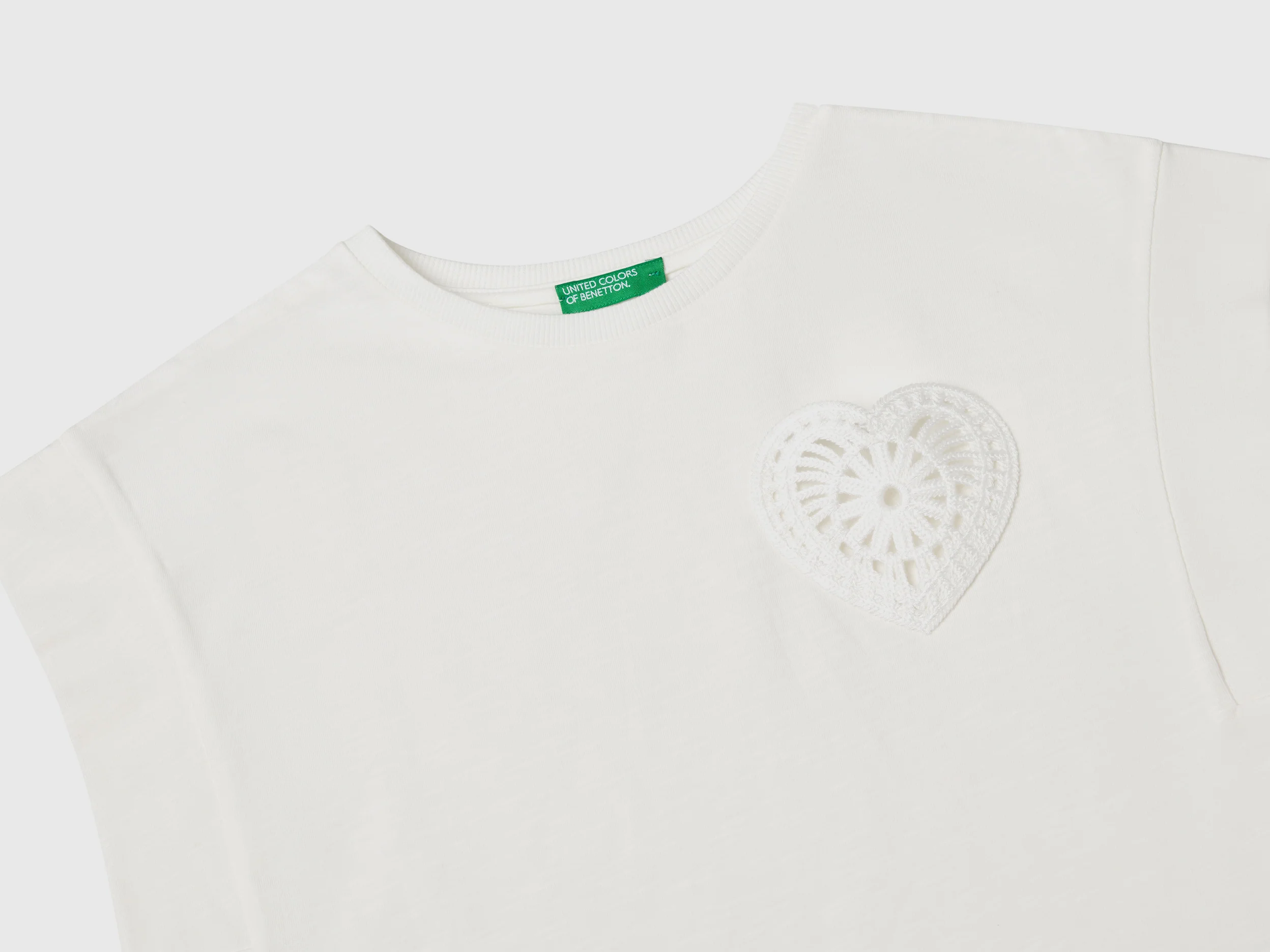 T-shirt con patch macramè - Image 3