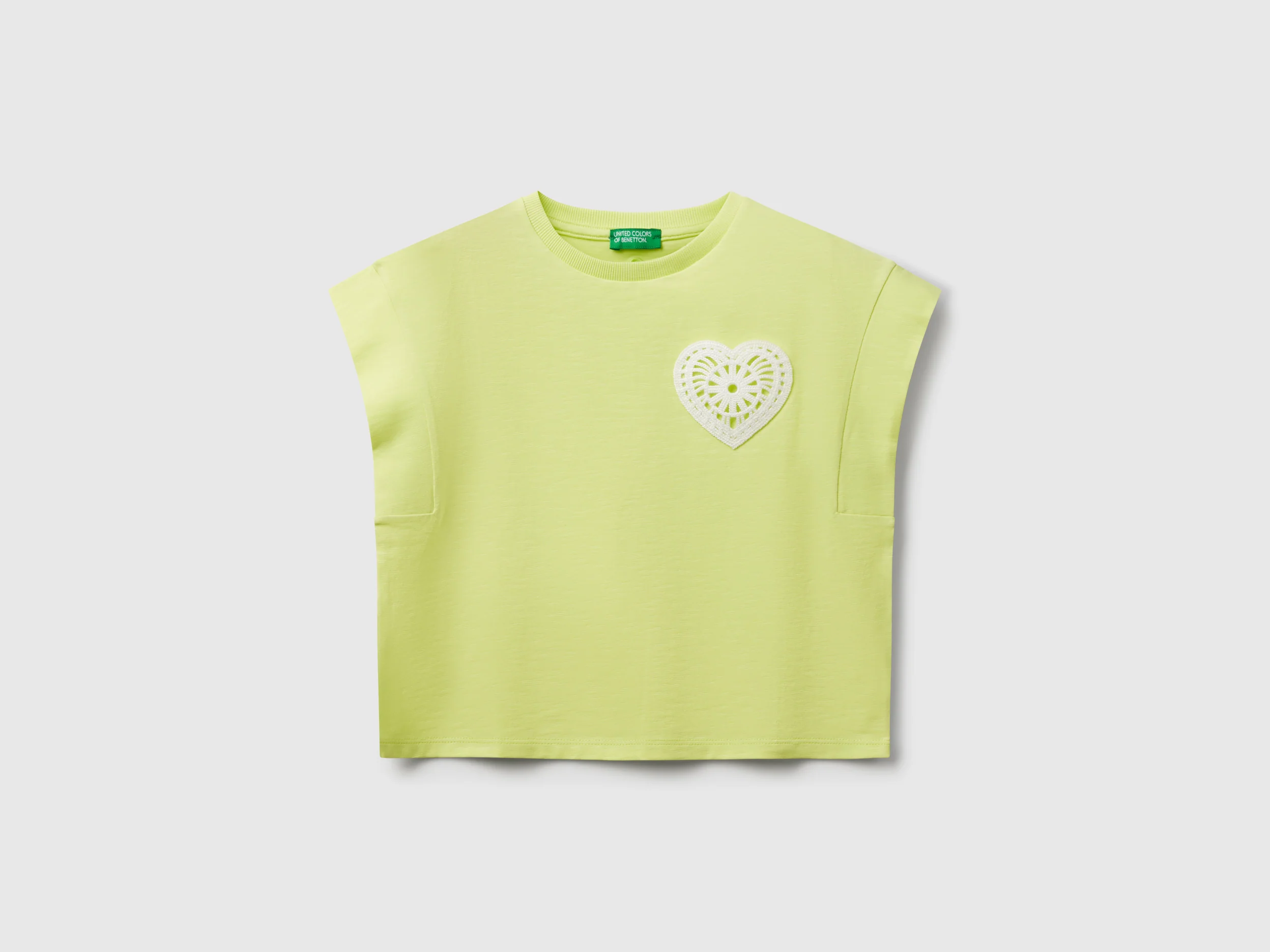 T-shirt con patch macramè