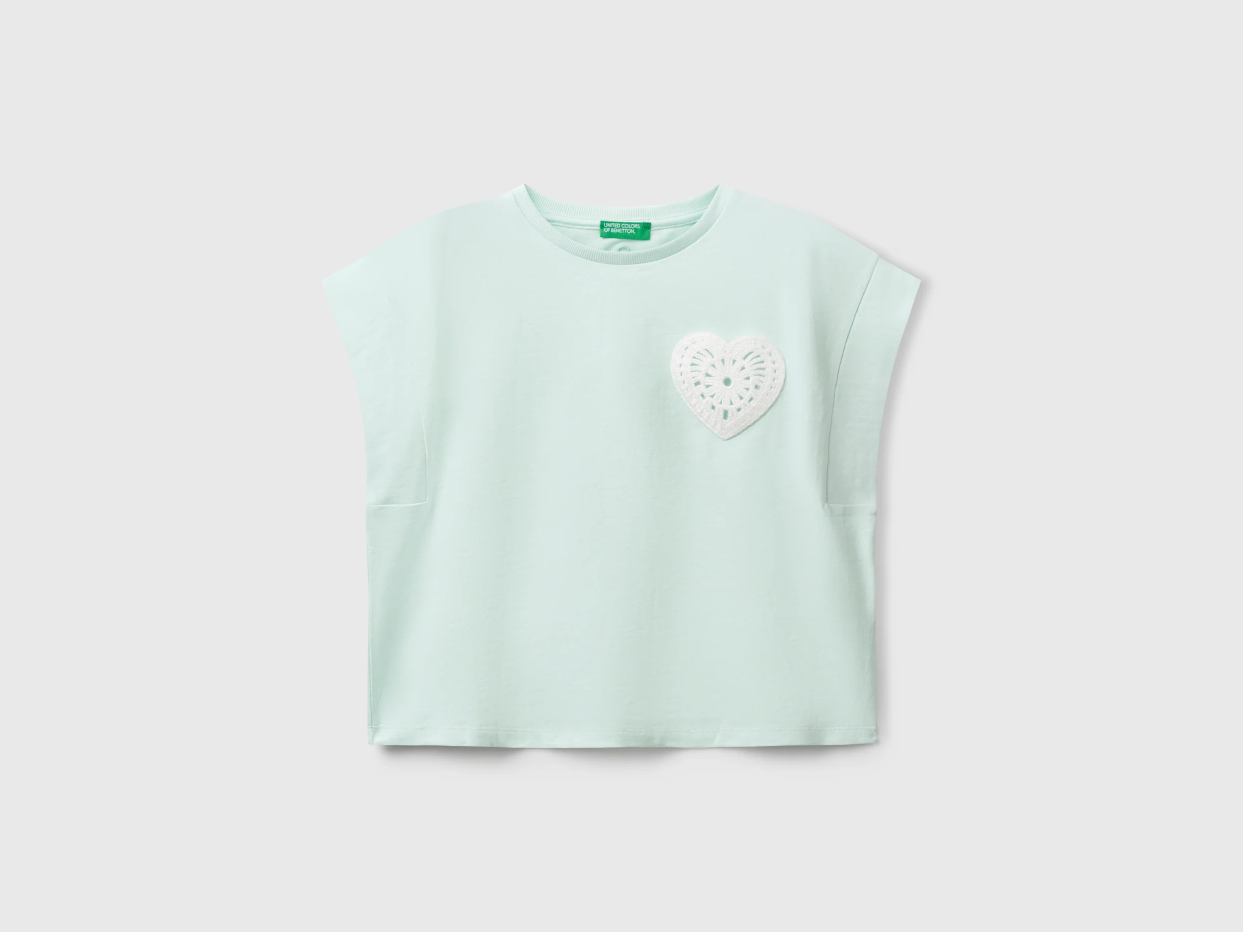 T-shirt con patch macramè