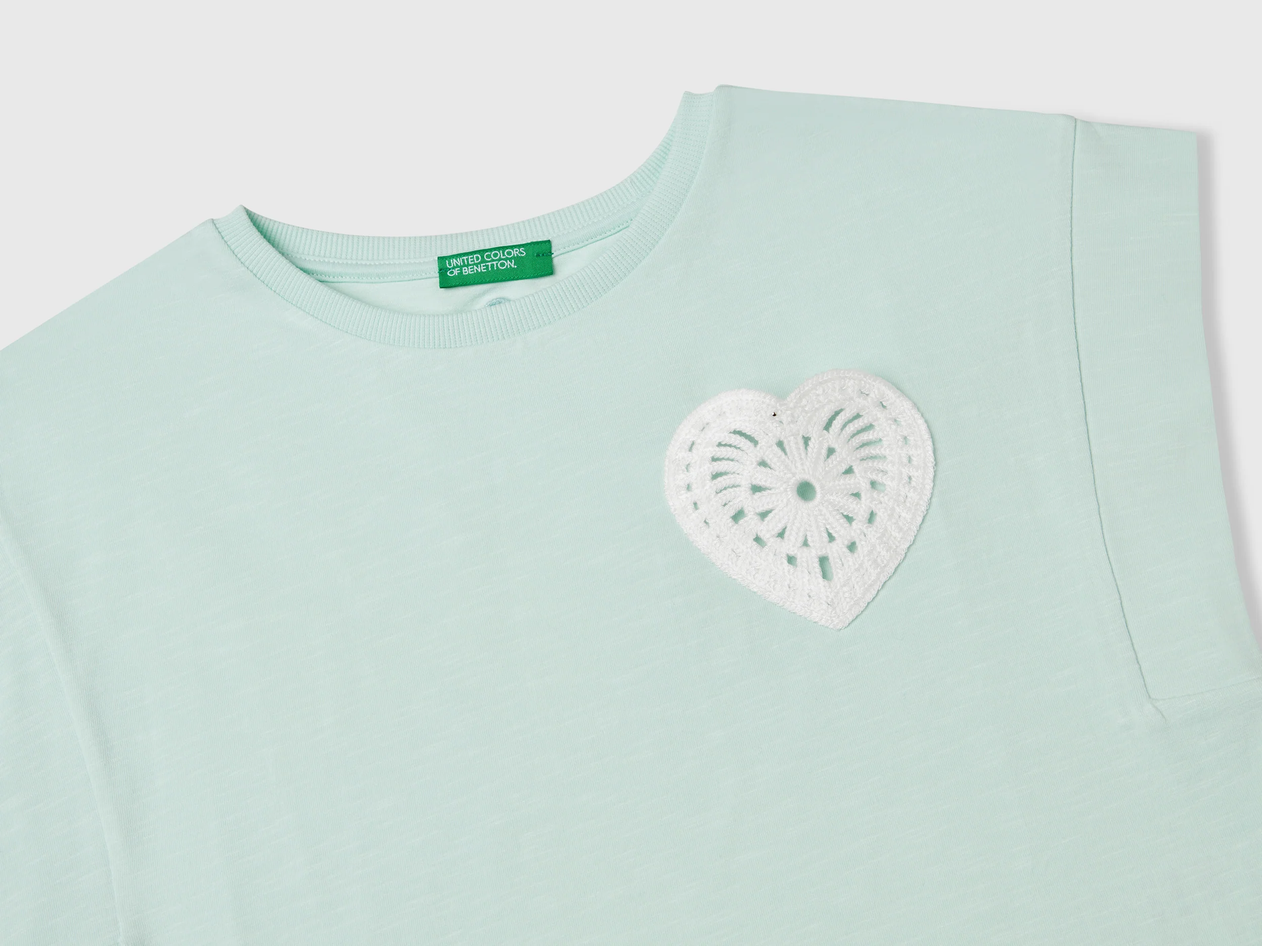 T-shirt con patch macramè - Image 3