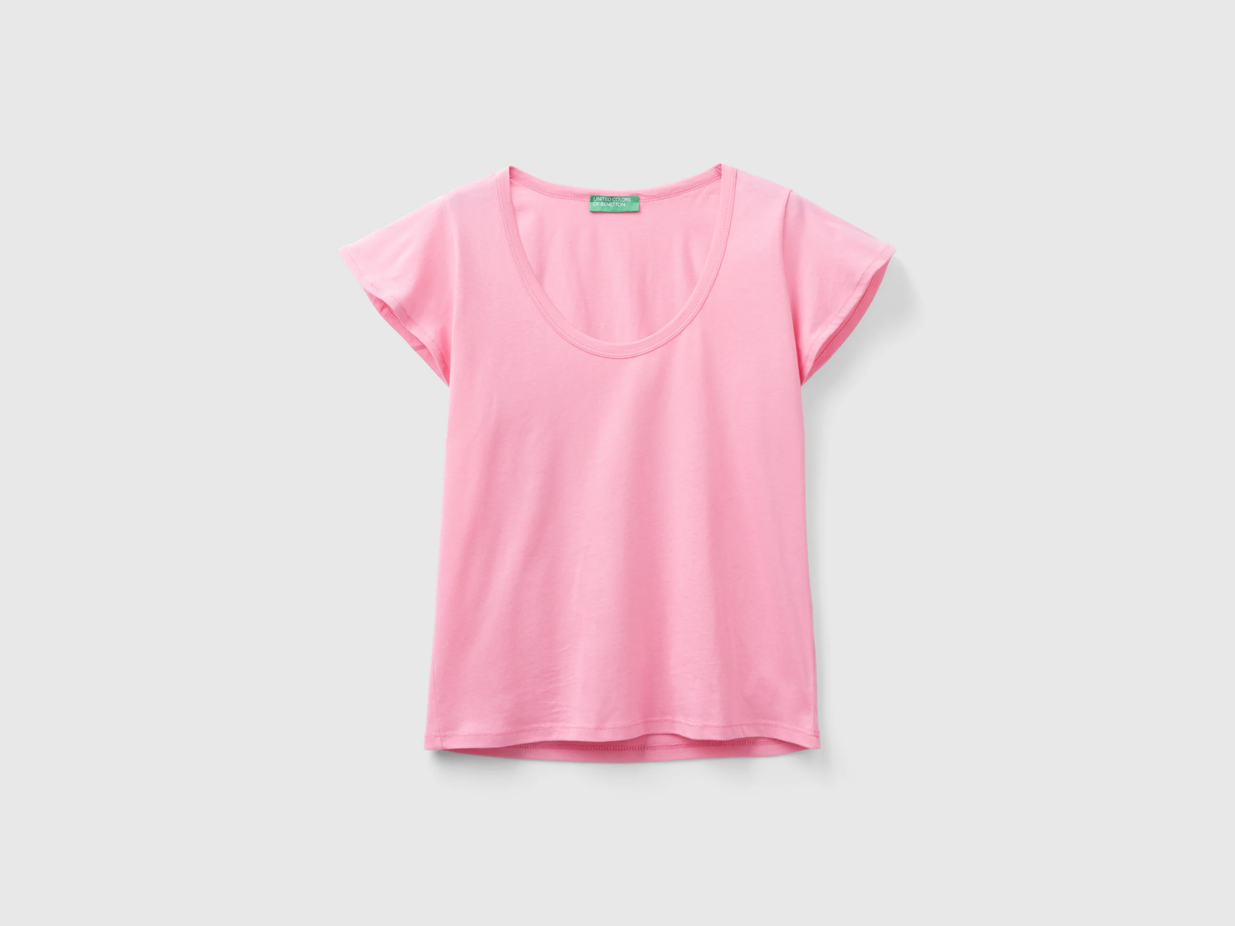 T-shirt con scollo ampio