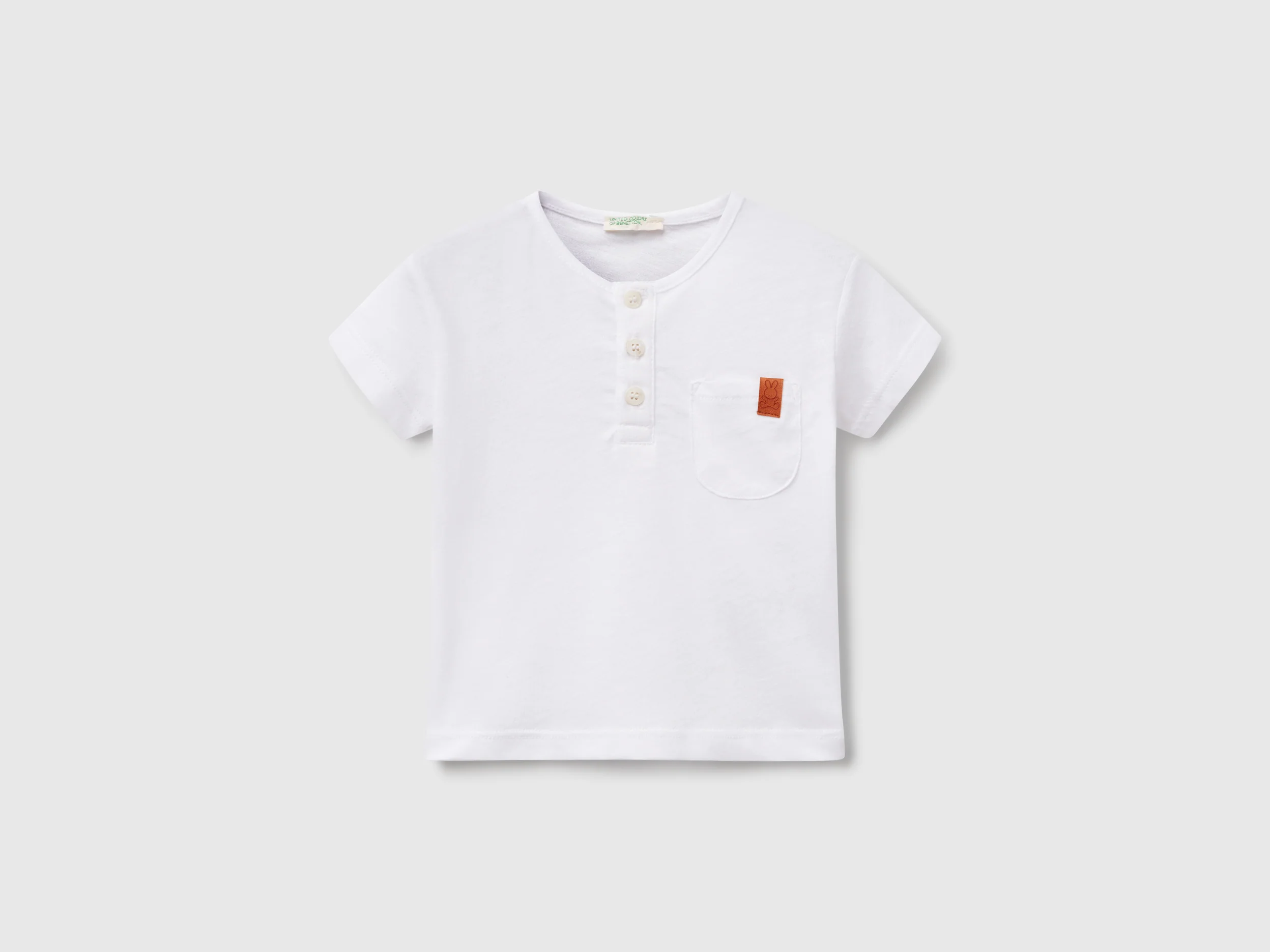 T-shirt con scollo serafino