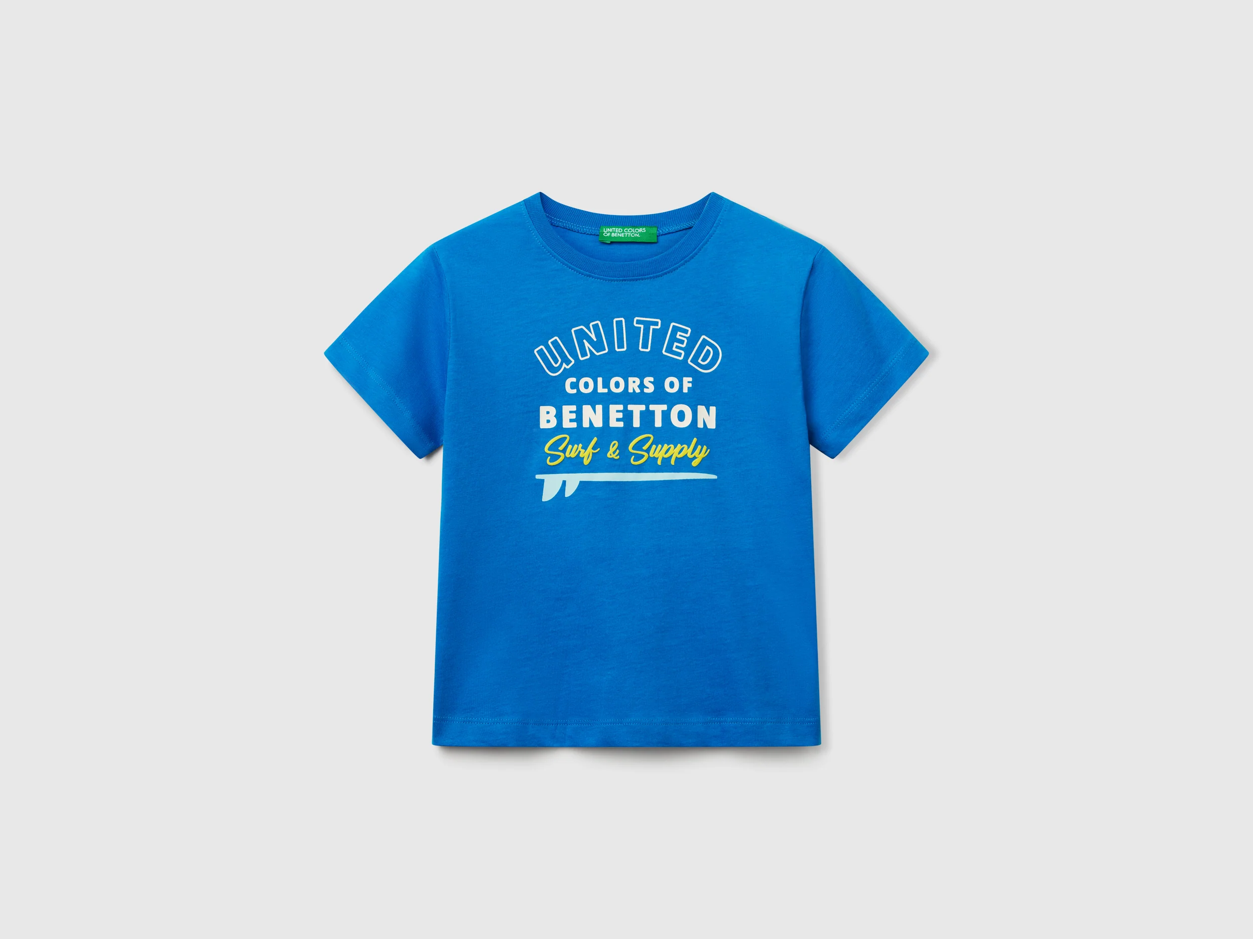 T-shirt con stampa e applicazione