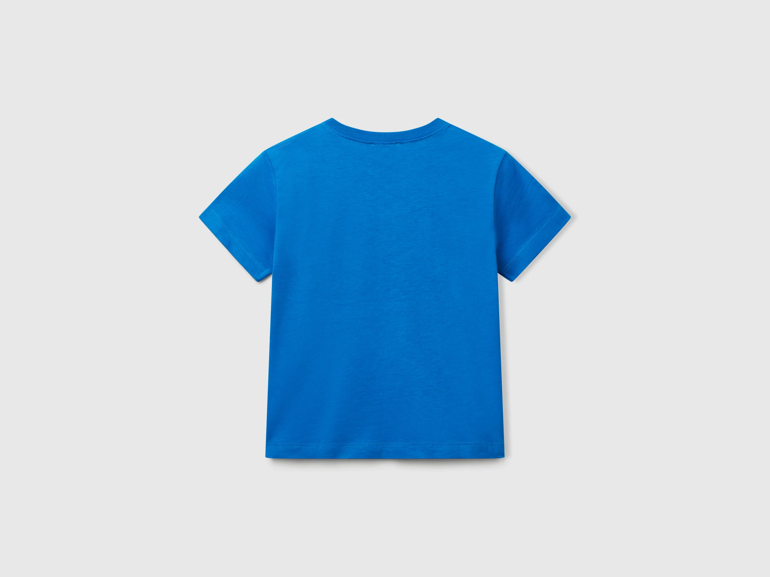 T-shirt con stampa e applicazione - Image 2