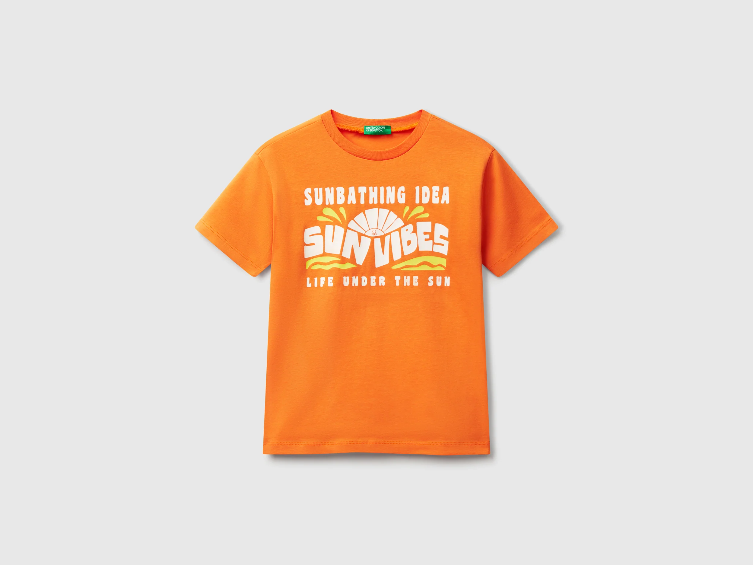 T-shirt con stampa fluo