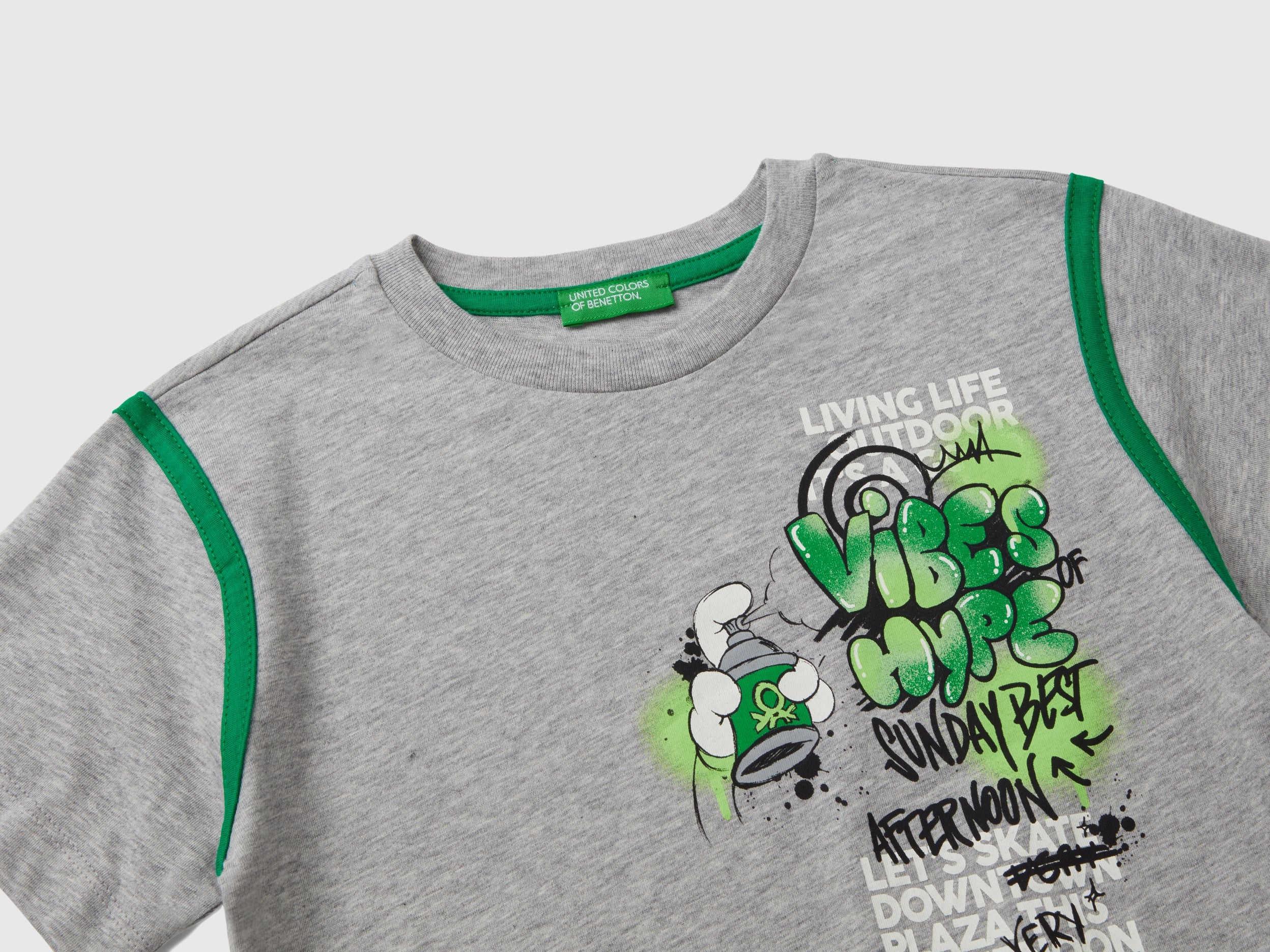 T-shirt con stampa graffiti in cotone bio - Image 3