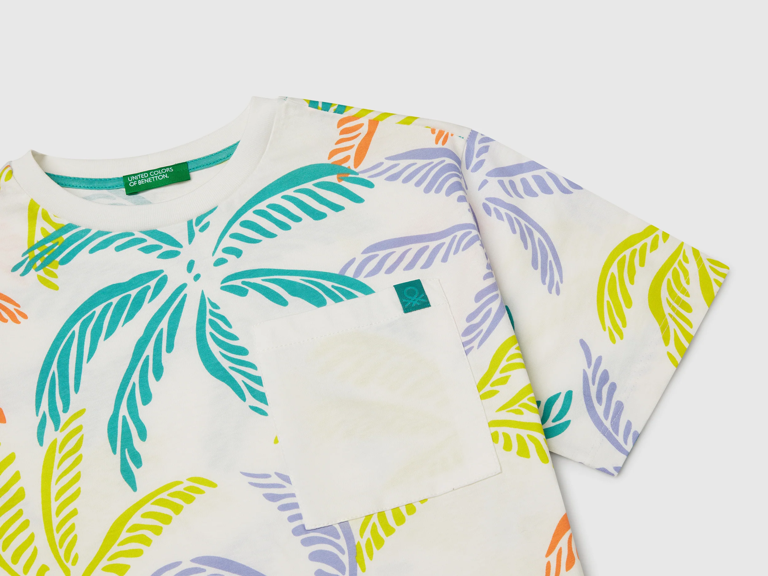 T-shirt con stampa tropicale - Image 3