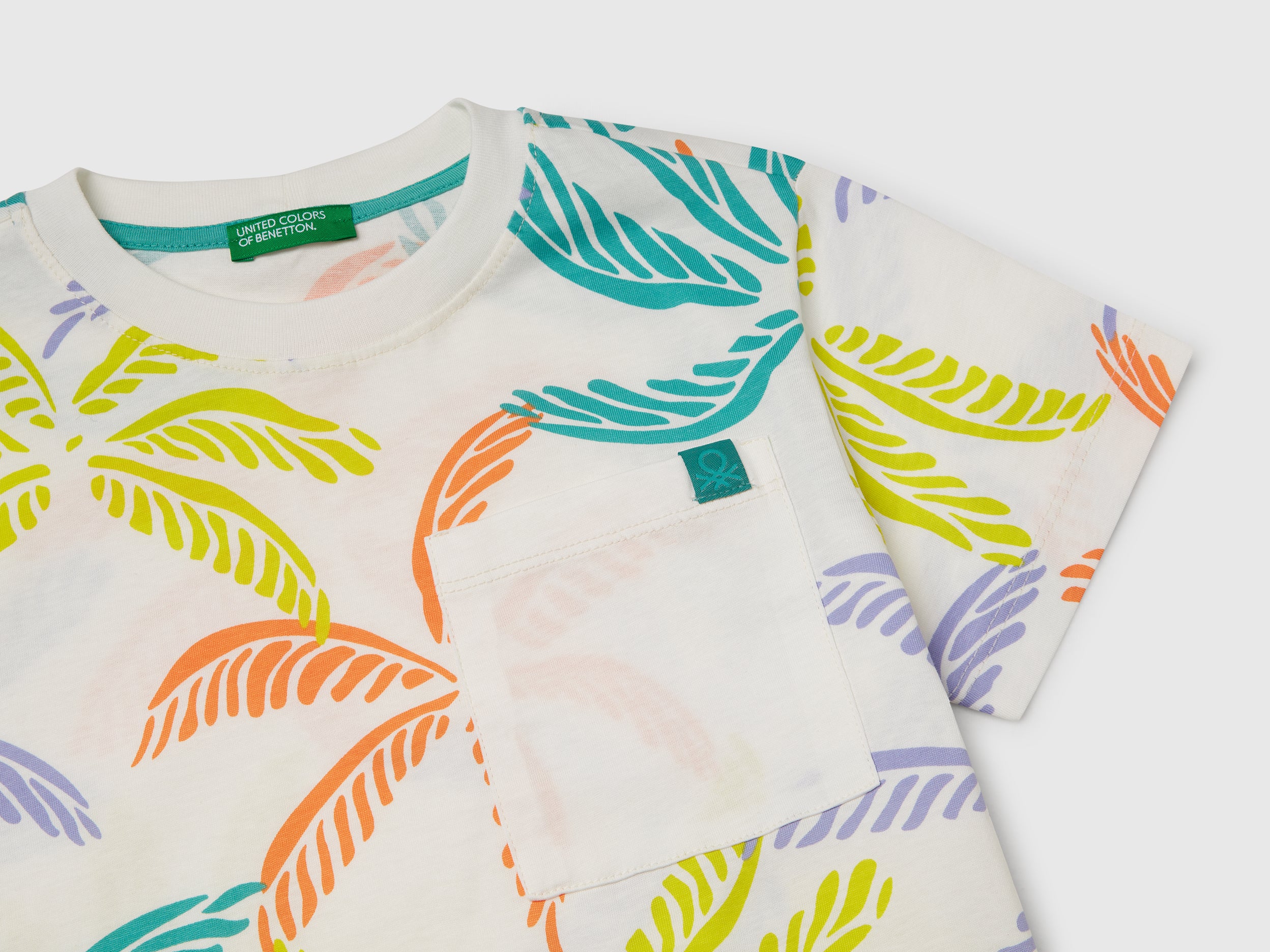 T-shirt con stampa tropicale - Image 3
