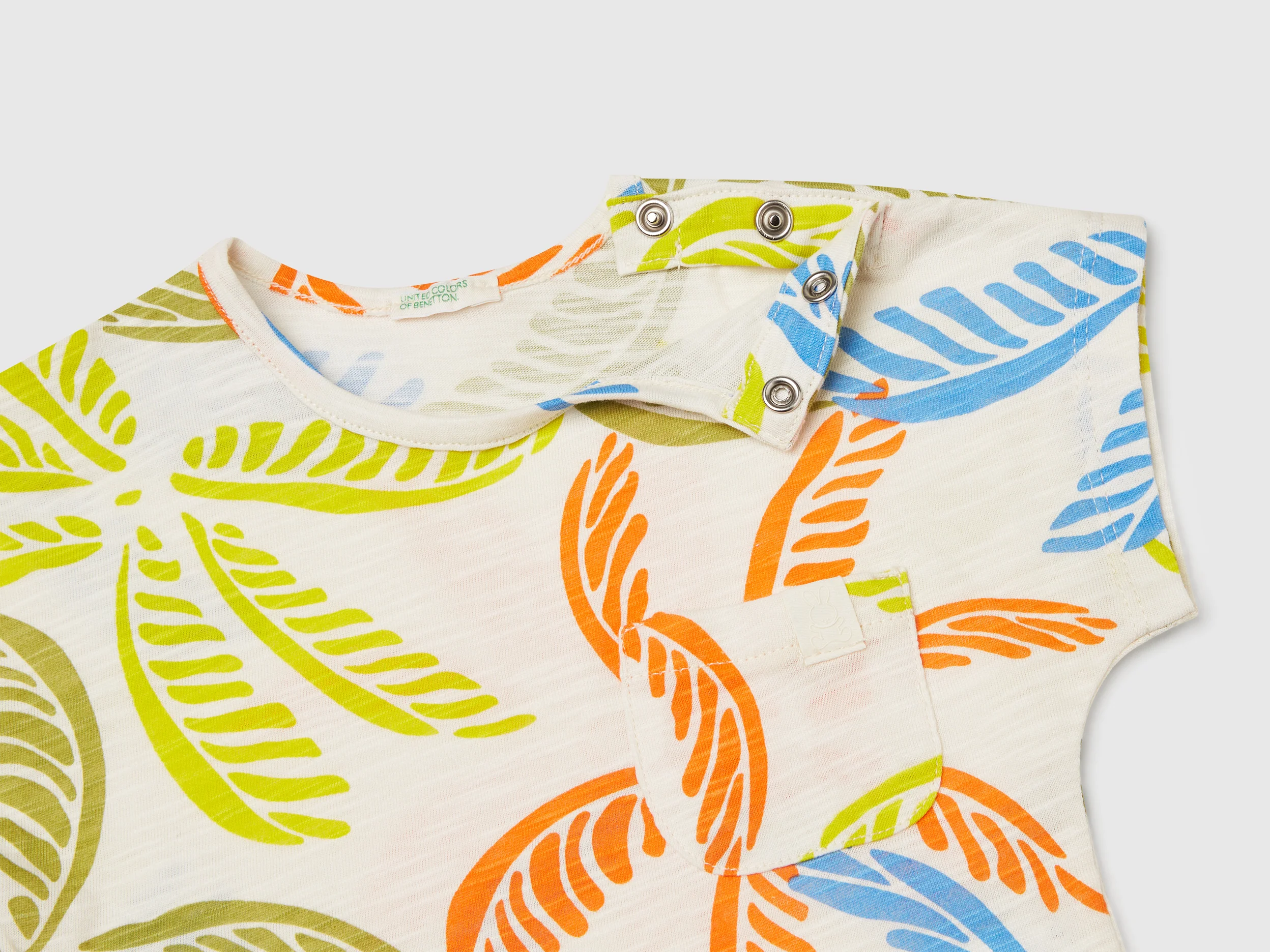 T-shirt con stampa tropicale - Image 3