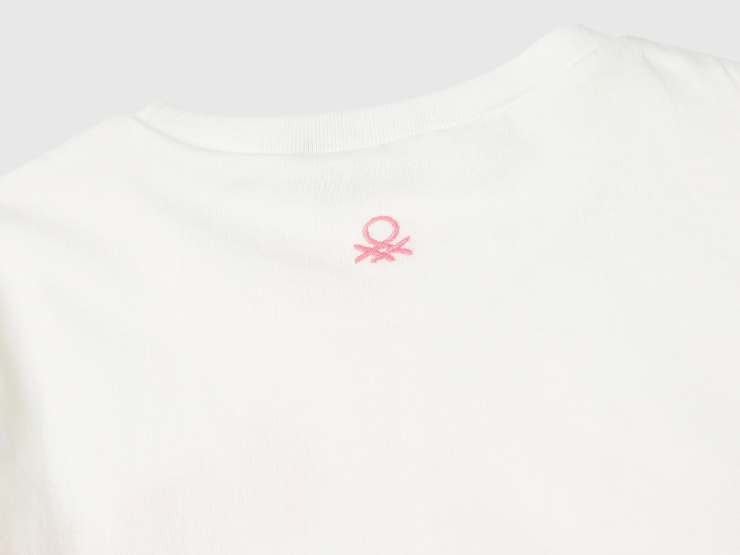 T-shirt in cotone bio con stampa glitter - Image 3