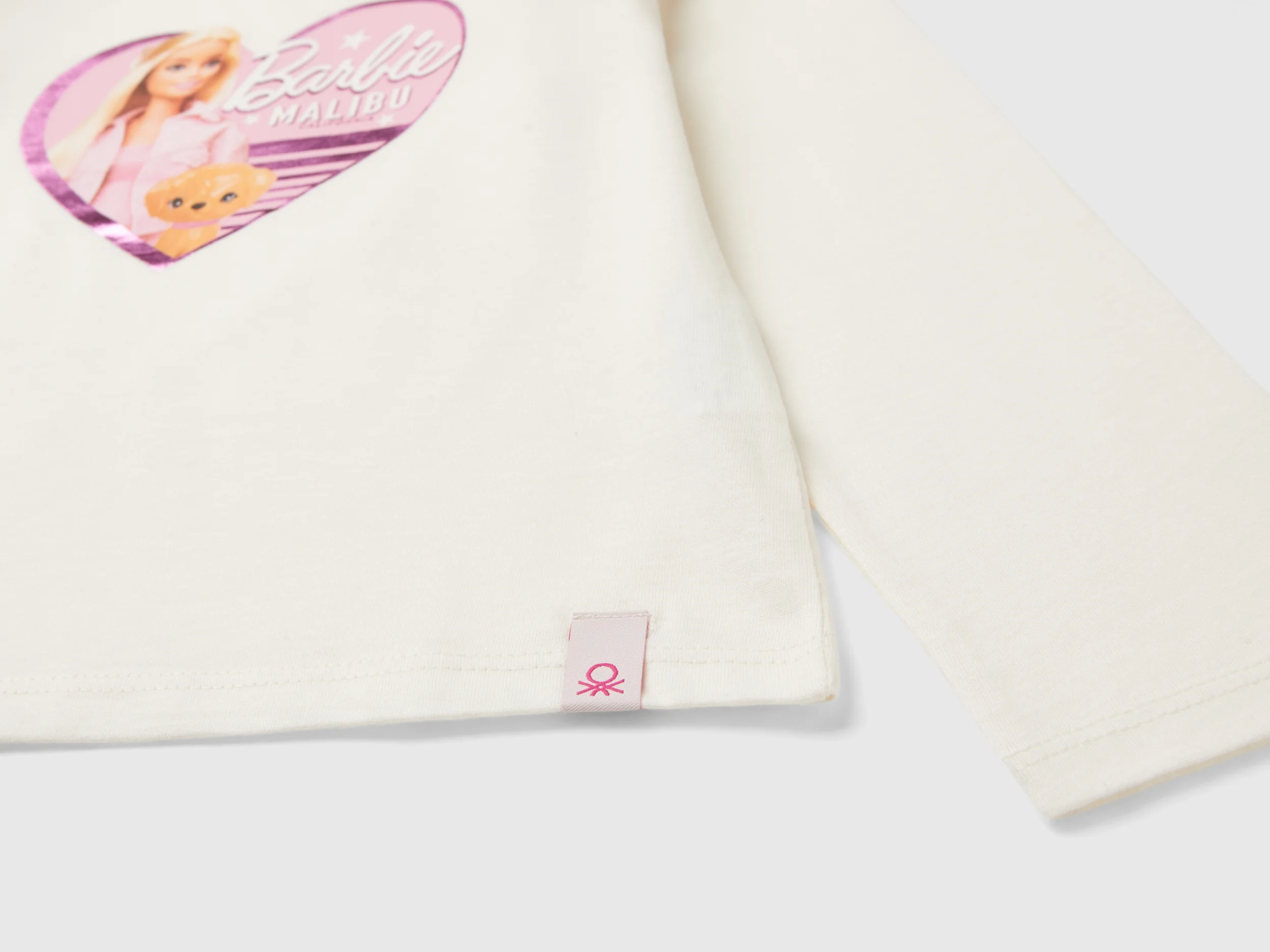 T-shirt panna con stampa laminata Barbie - Image 3