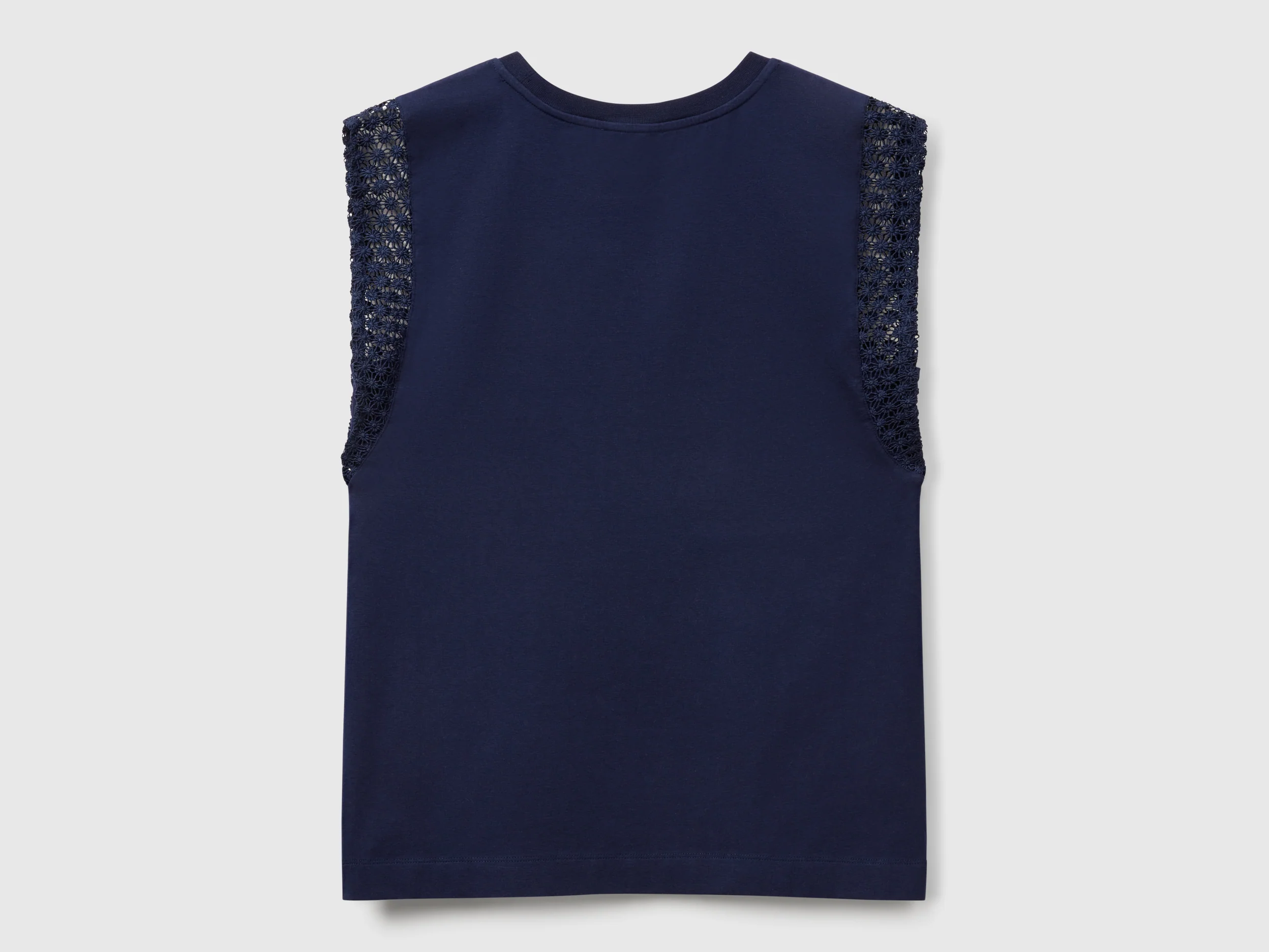 Top smanicato con macramè - Image 2