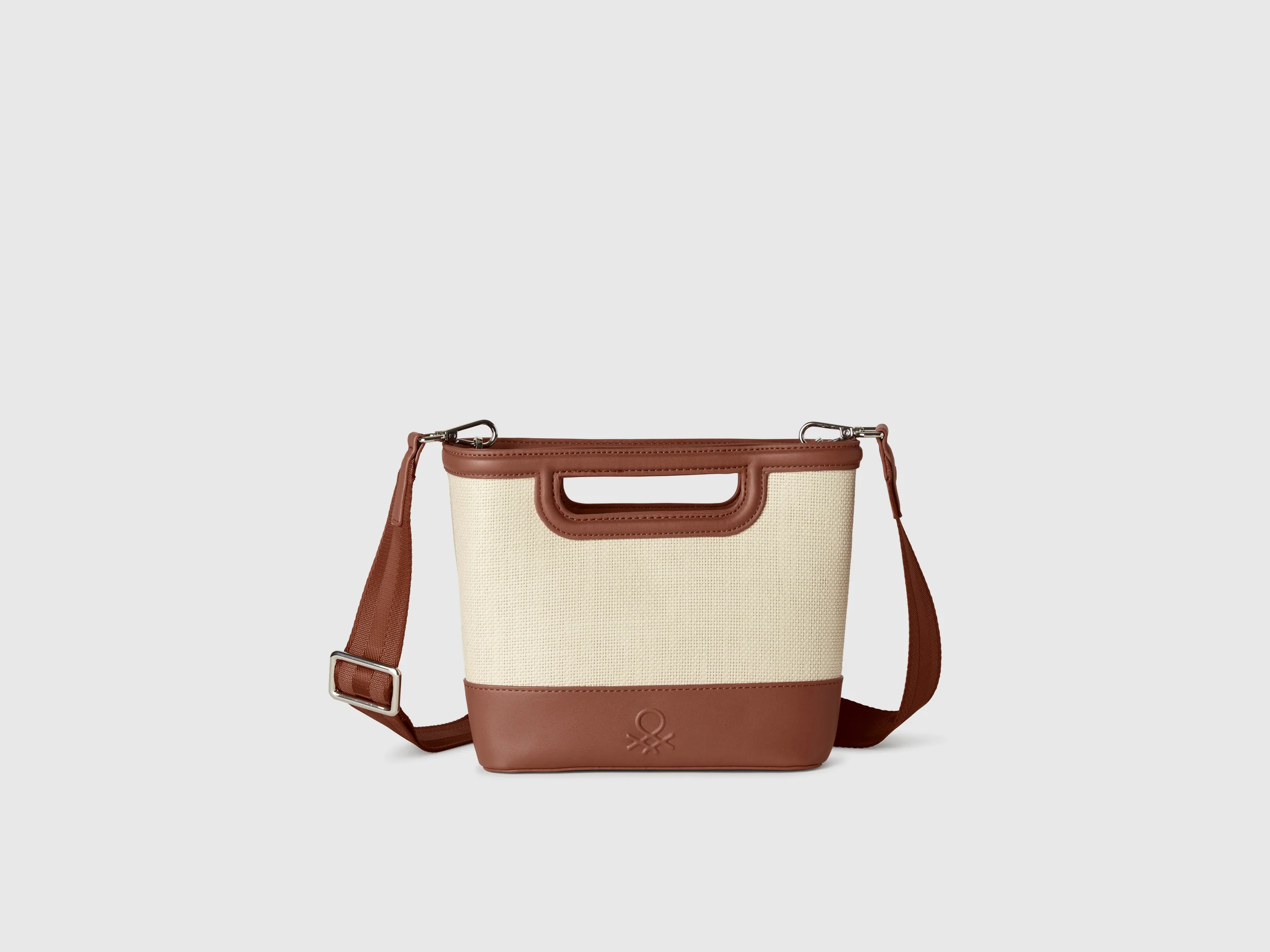 Tote bag media in rafia