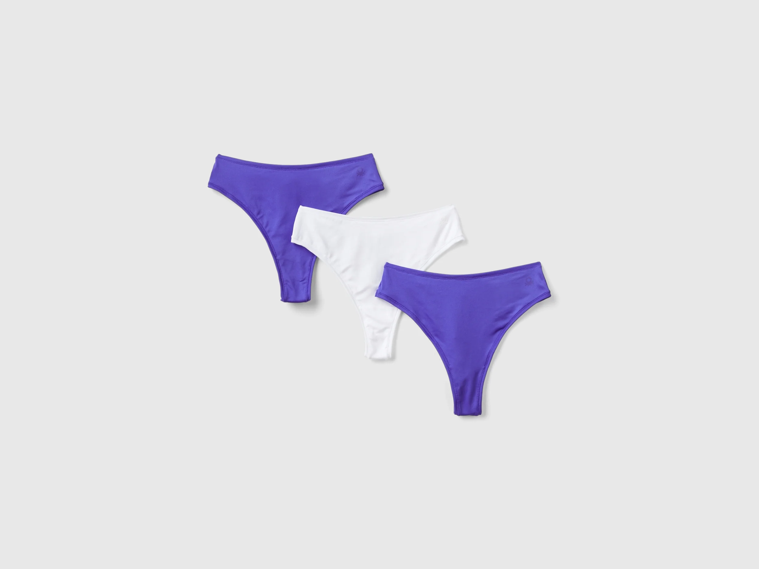 Tre slip sportivi in tessuto riciclato